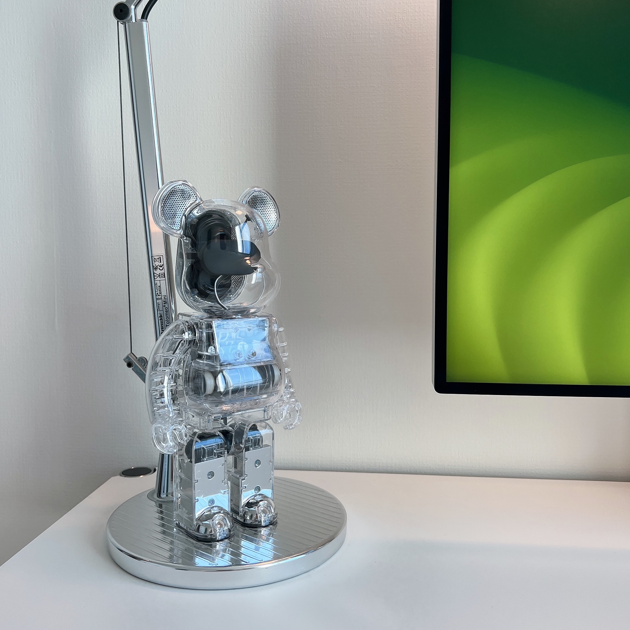 Bearbrick Audio Portable Bluetooth Speaker 400% Clear (Korean Ver.) 착용 스타일