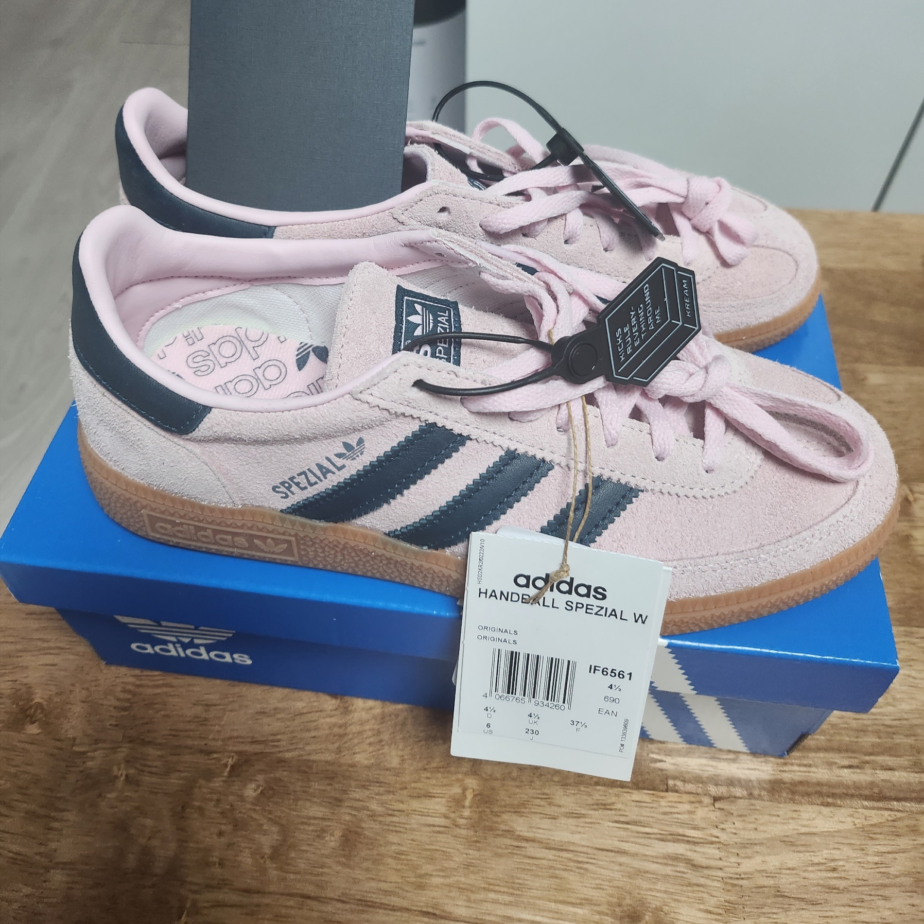 (W) Adidas Spezial Handball Clear Pink 착용 스타일 - 2