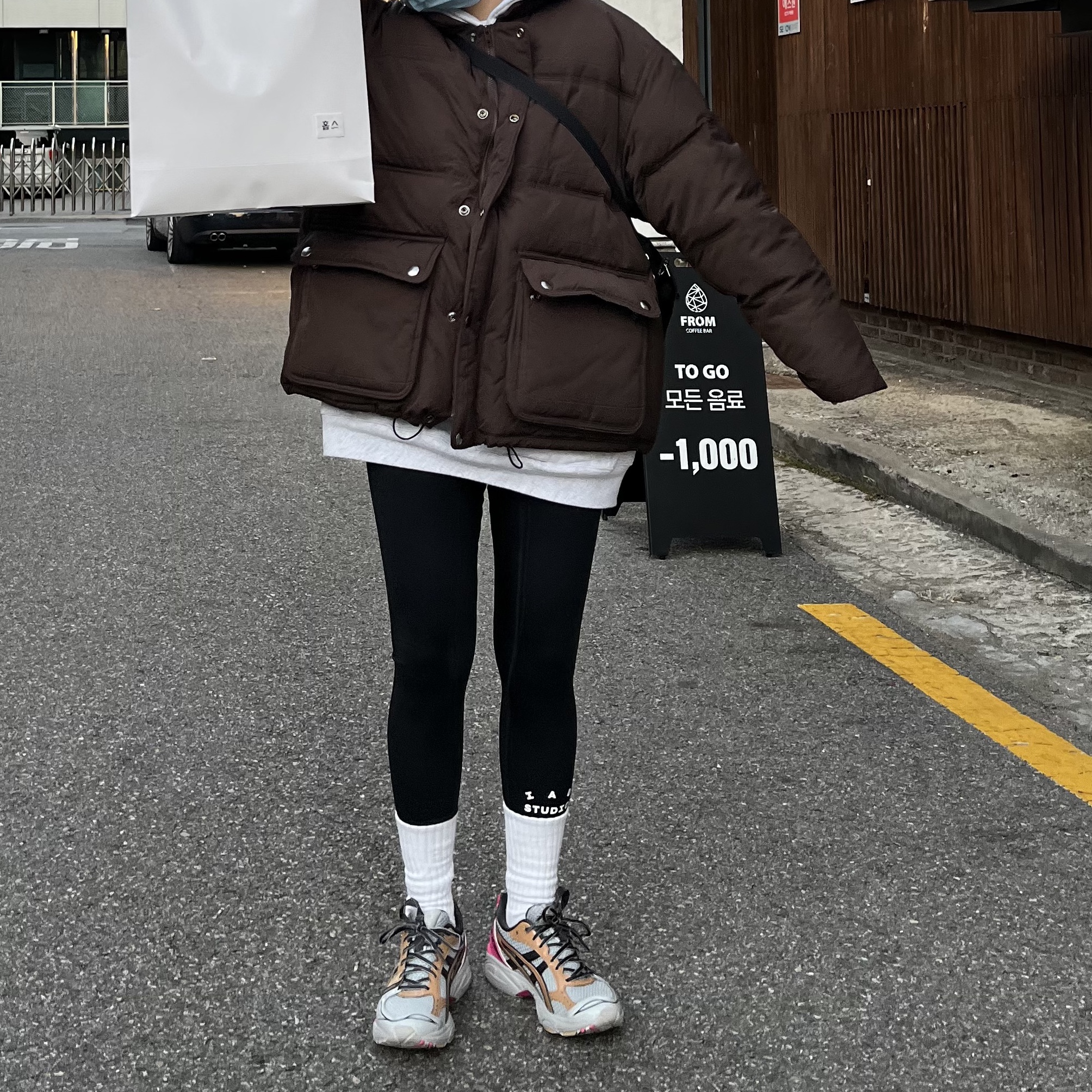 (W) Asics UB1-S Gel-Kayano 14 Pink, (W) IAB Studio Leggings Black 착용 스타일 - 2