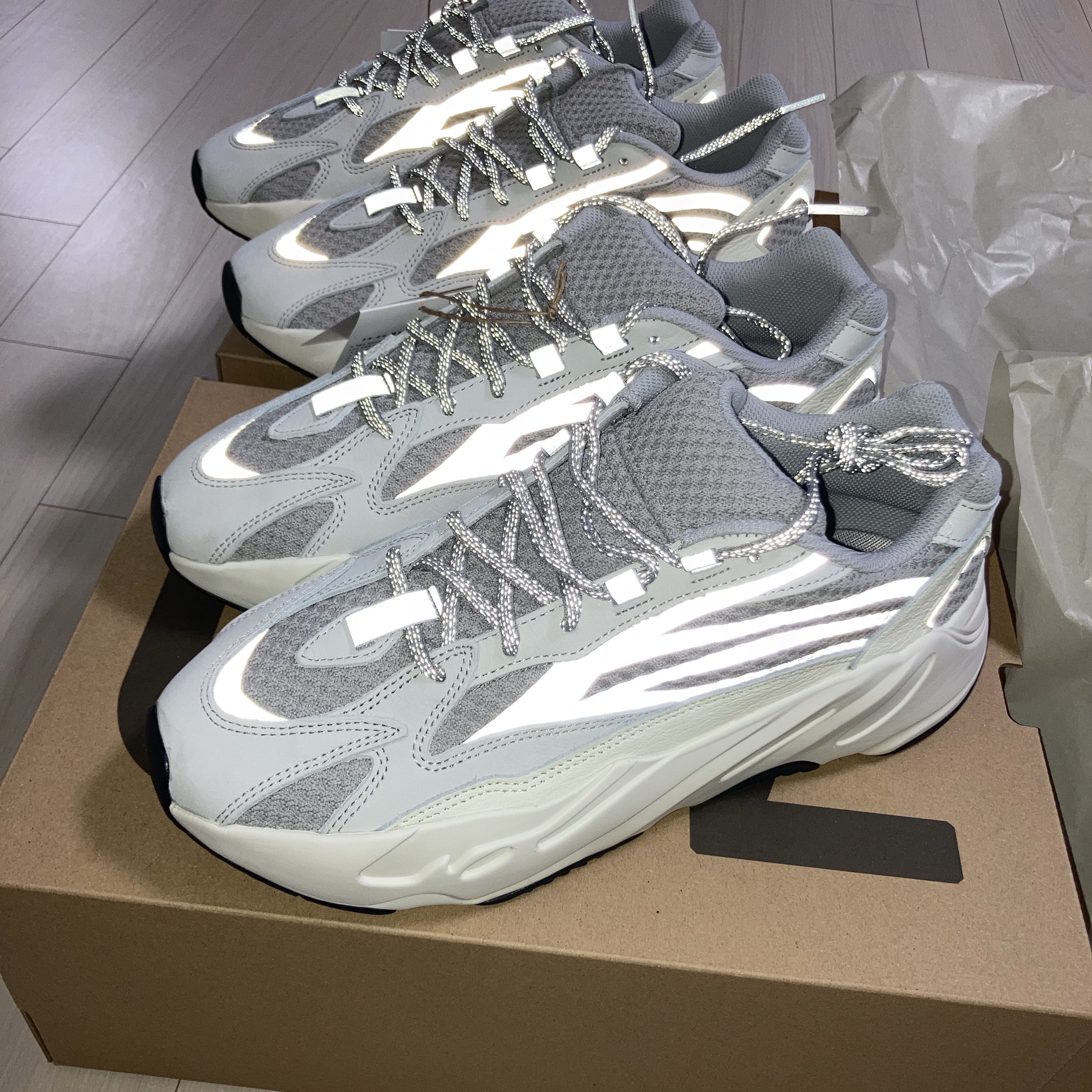 Adidas Yeezy Boost 700 V2 Static 2022 착용 스타일