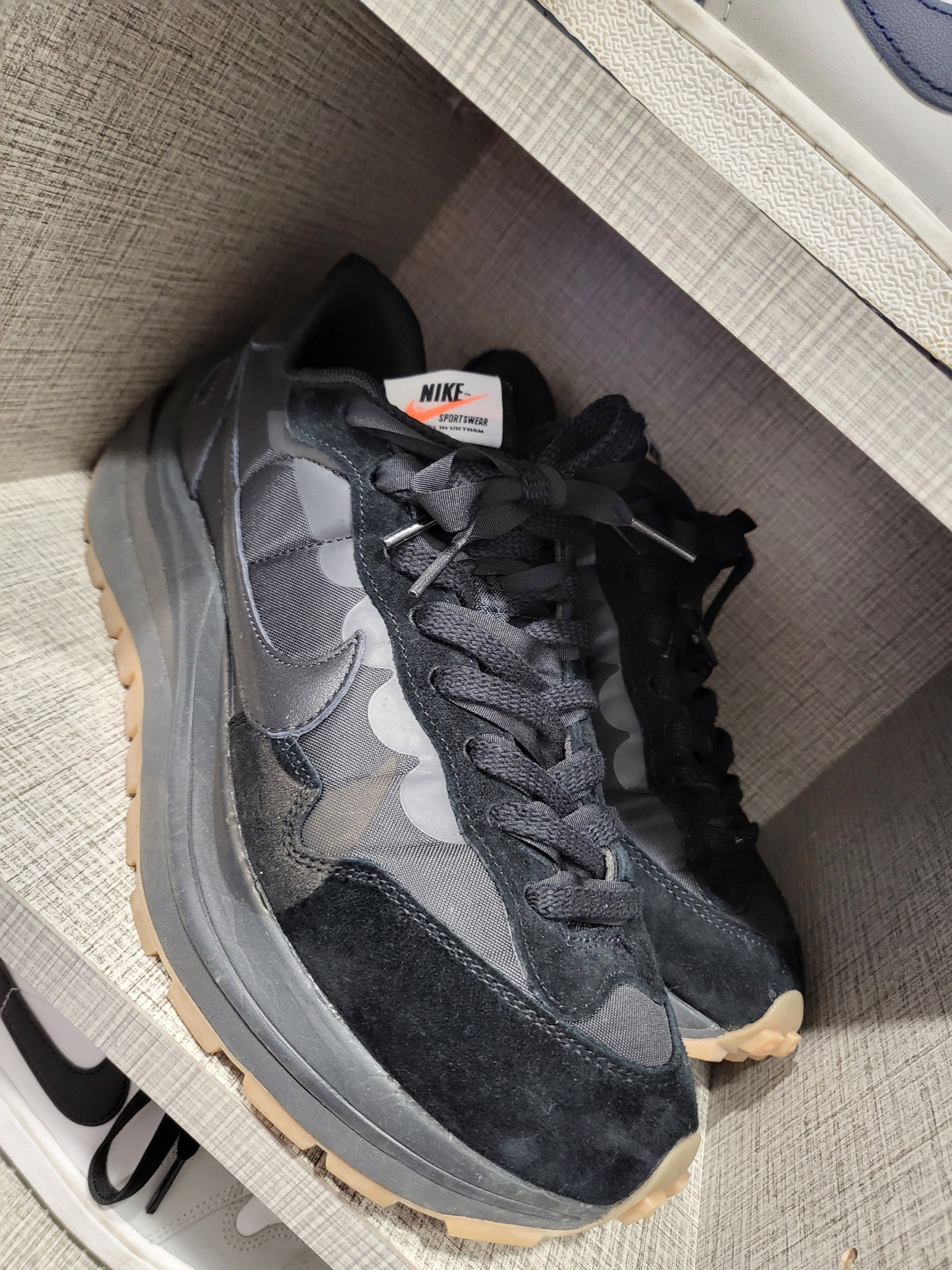 Nike x Sacai VaporWaffle Black and Gum 착용 스타일