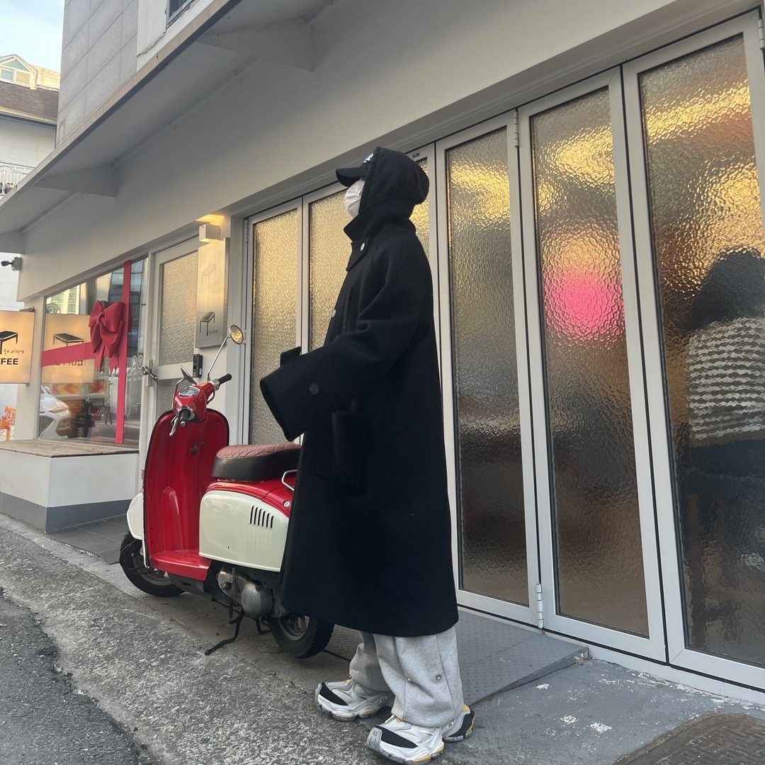 Balenciaga Cargo Sneakers Grey Black Yellow, Undermycar Legion.02 Balmacaan Oversized Wool Coat Black 착용 스타일 - 1