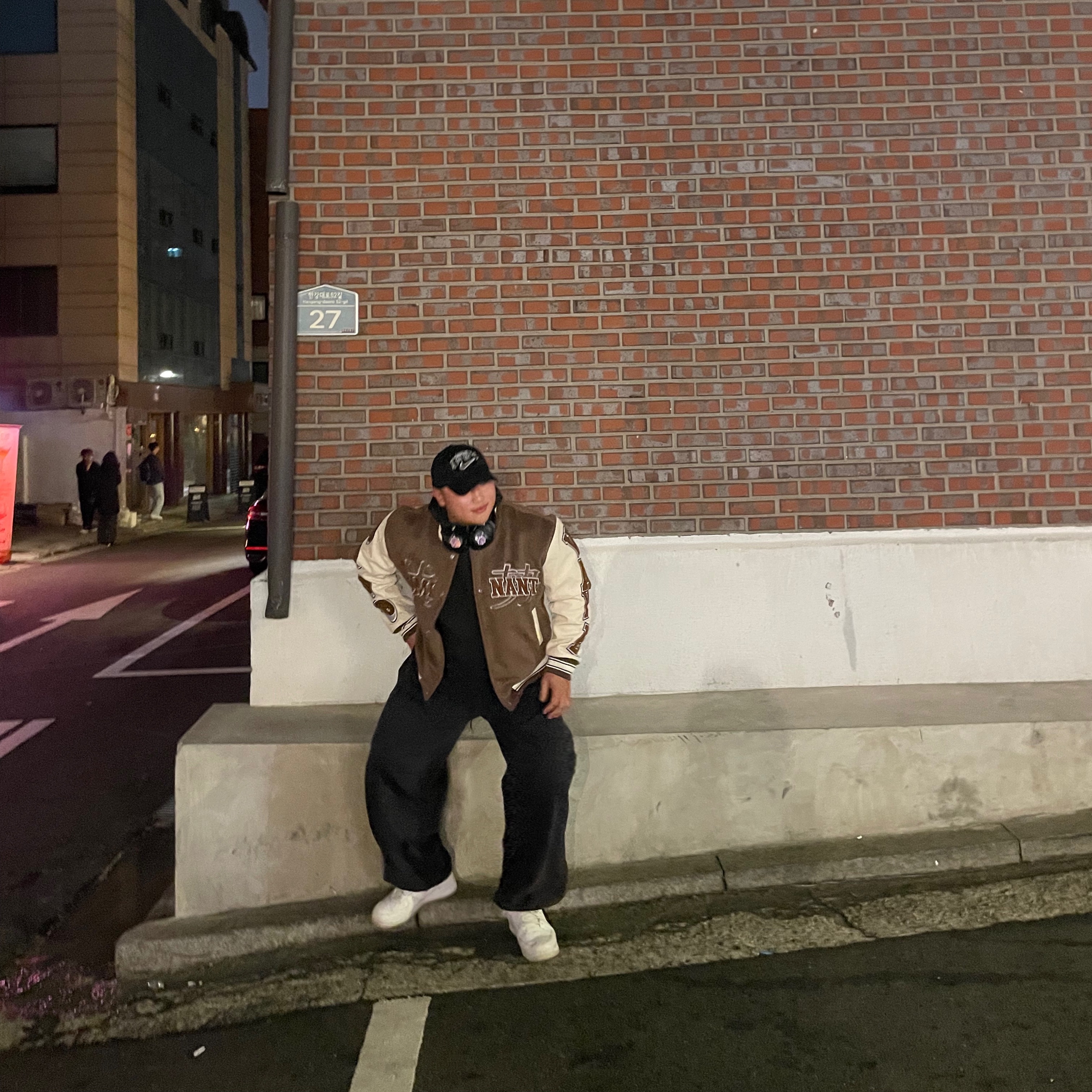BOSE QC Ultra Black (Korean Ver.), Supreme x Nike Arc Corduroy 6-Panel Black - 22SS 착용 스타일 - 3