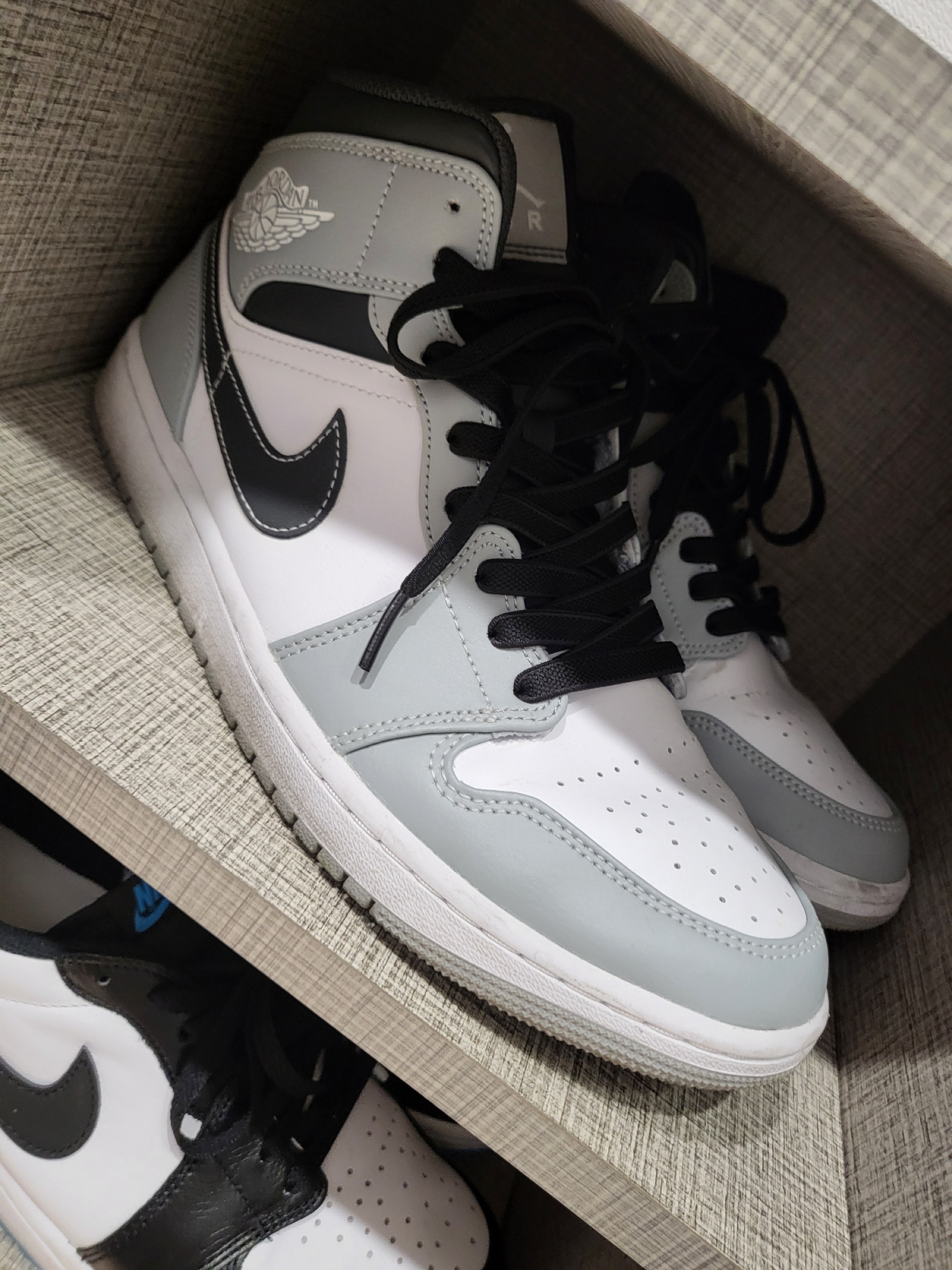Jordan 1 Mid Light Smoke Grey Anthracite 착용 스타일
