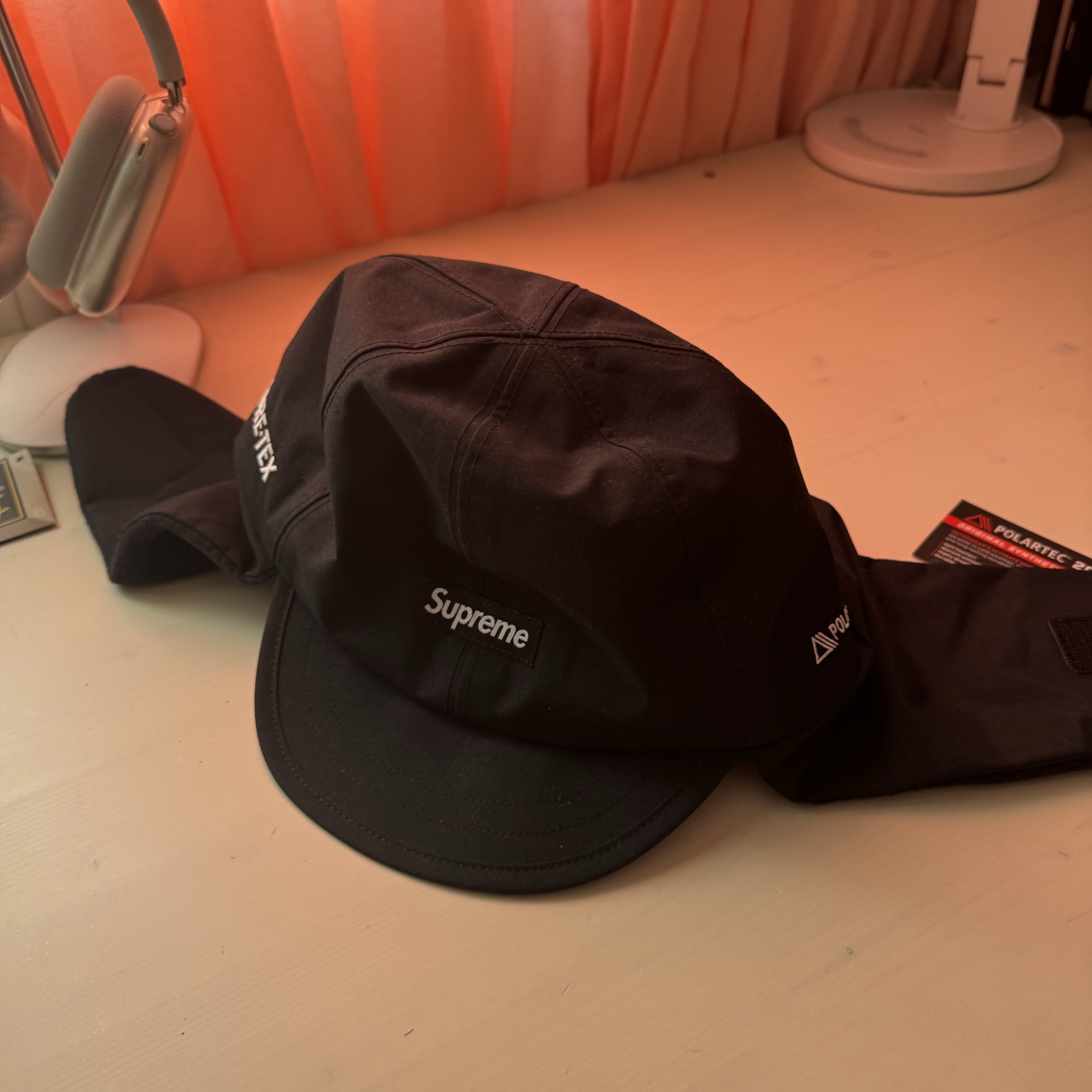 Supreme Gore-Tex Earflap Cap Black - 23FW 착용 스타일 - 2