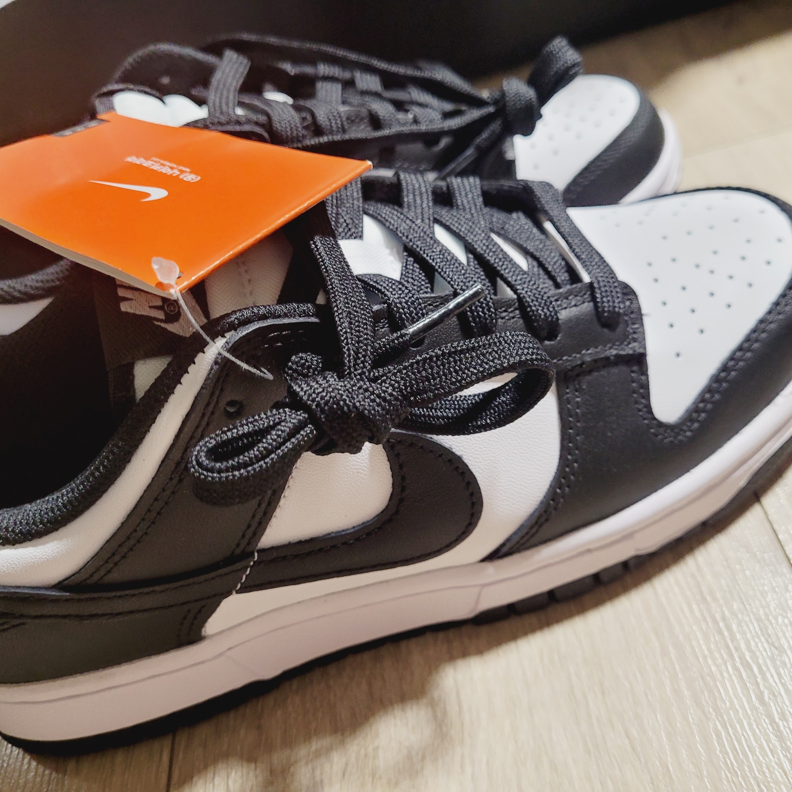 (W) Nike Dunk Low Black 착용 스타일 - 1