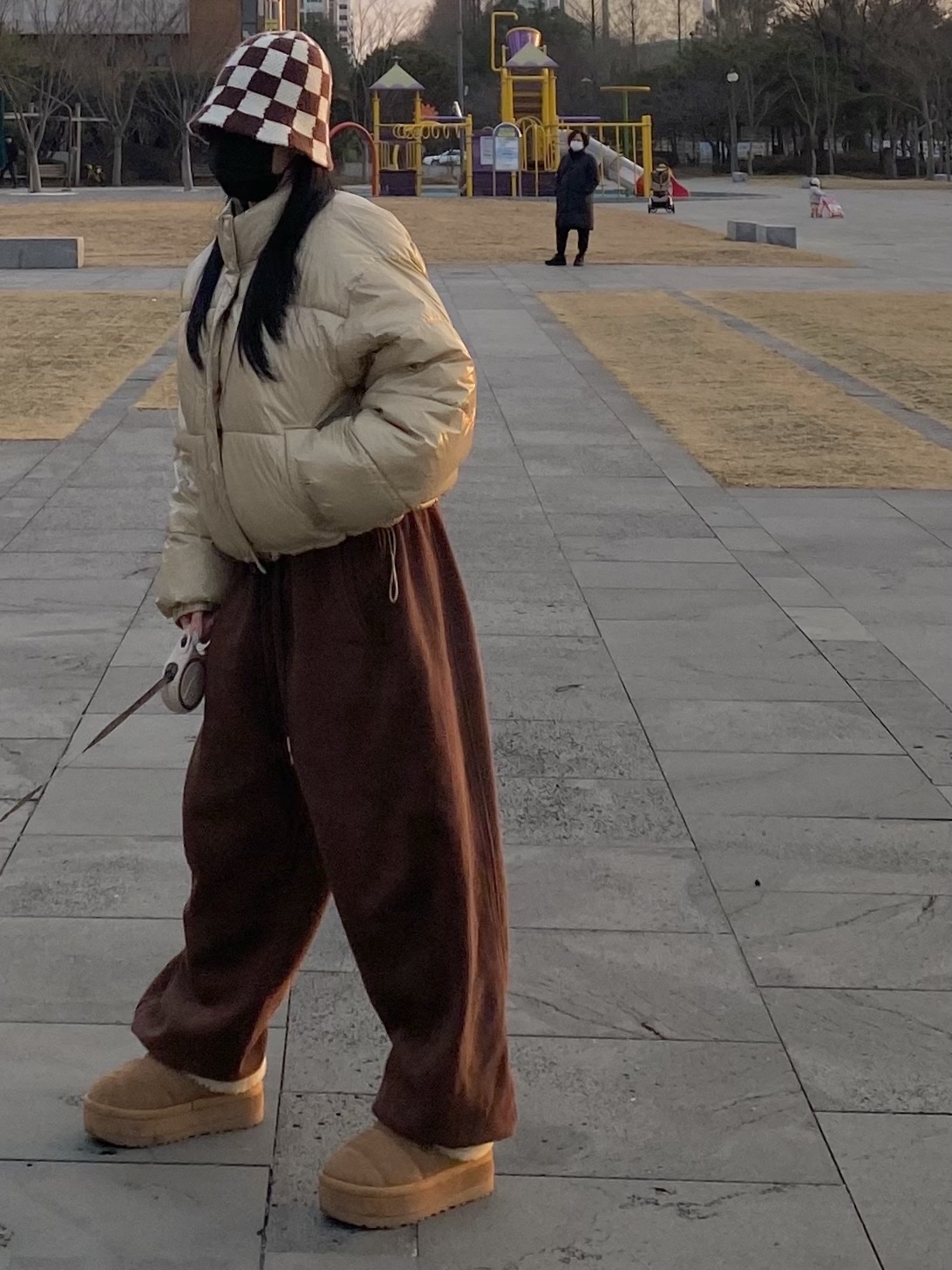 (W) UGG Tazzlita Chestnut 착용 스타일 - 1