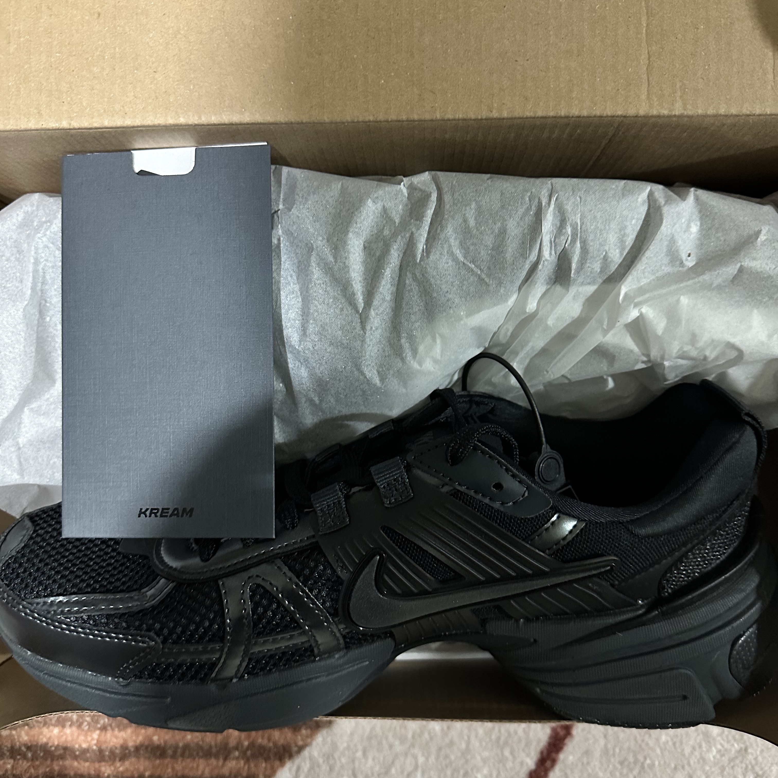 Nike V2K Run Black Anthracite 착용 스타일