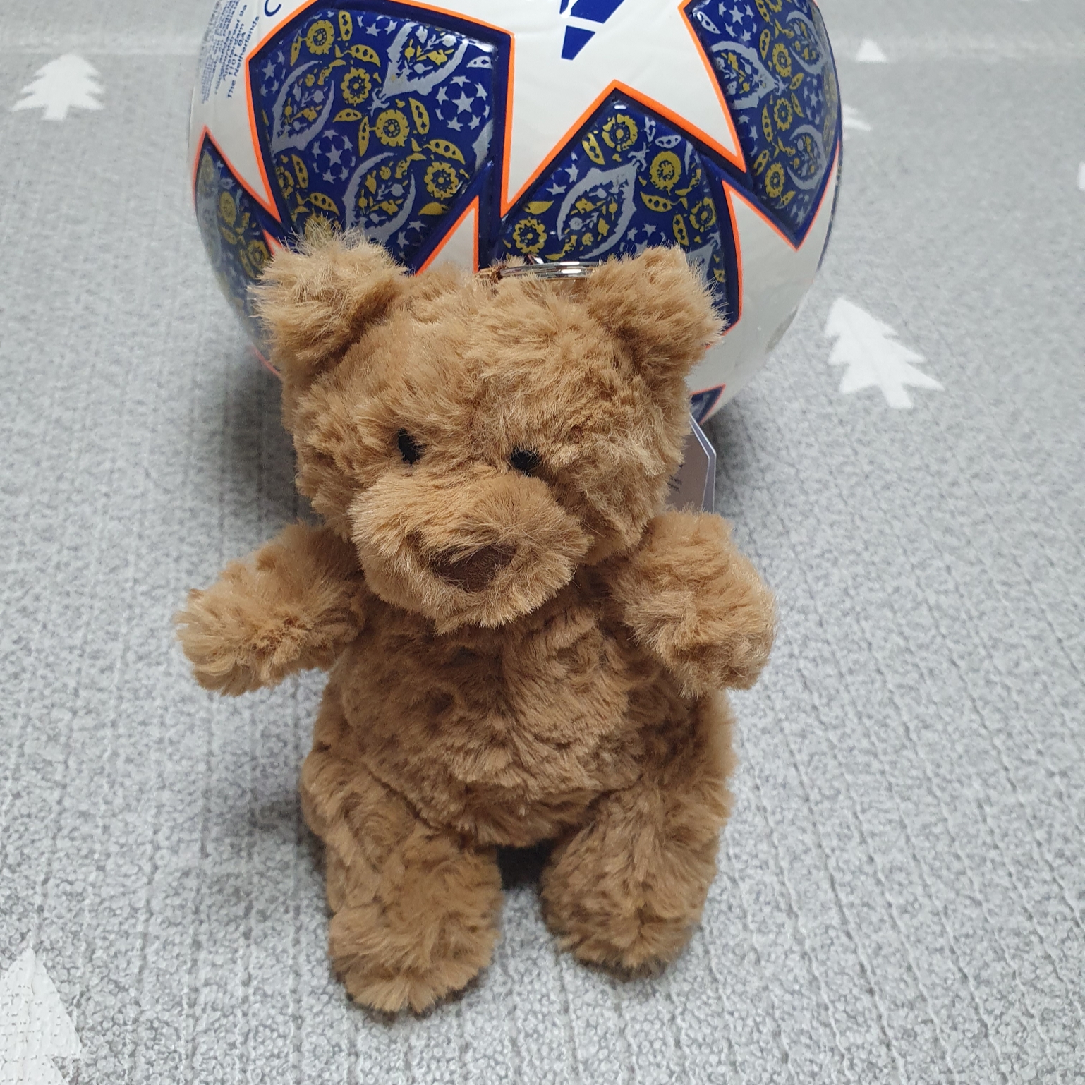 Jellycat Bartholomew Bear Bag Charm Brown 착용 스타일