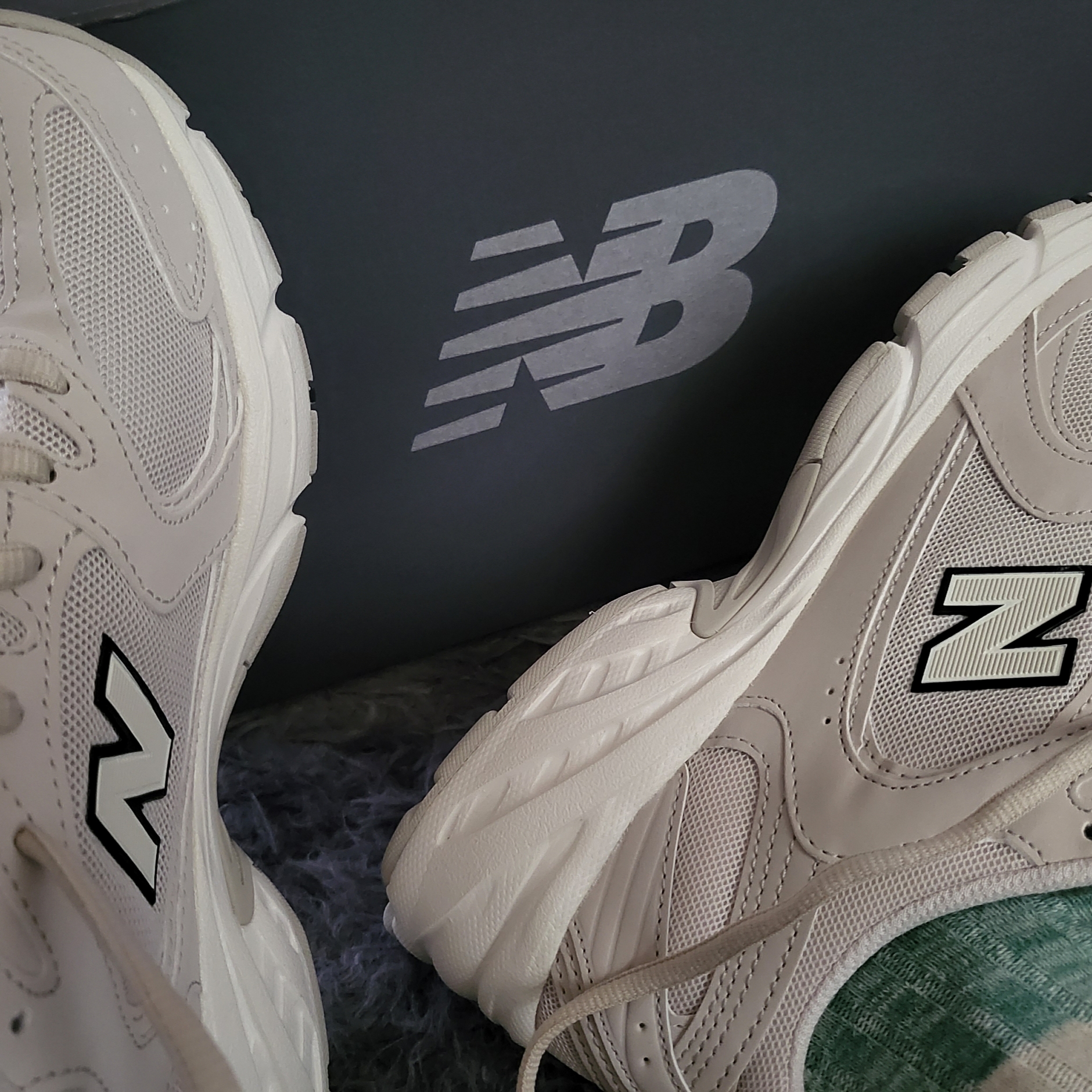 New Balance 530 Ivory 착용 스타일 - 2