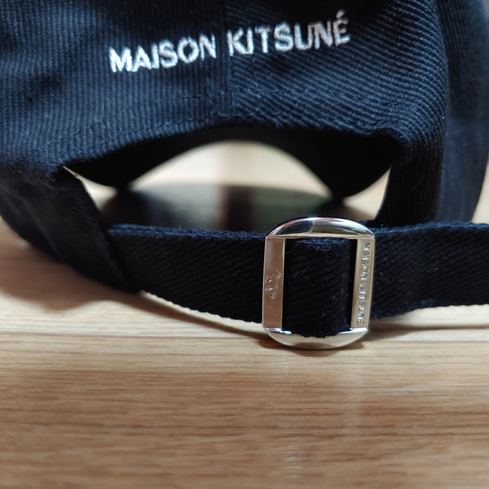 Maison Kitsune Large Fox Head Embroidery 6P Cap Black 착용 스타일 - 3