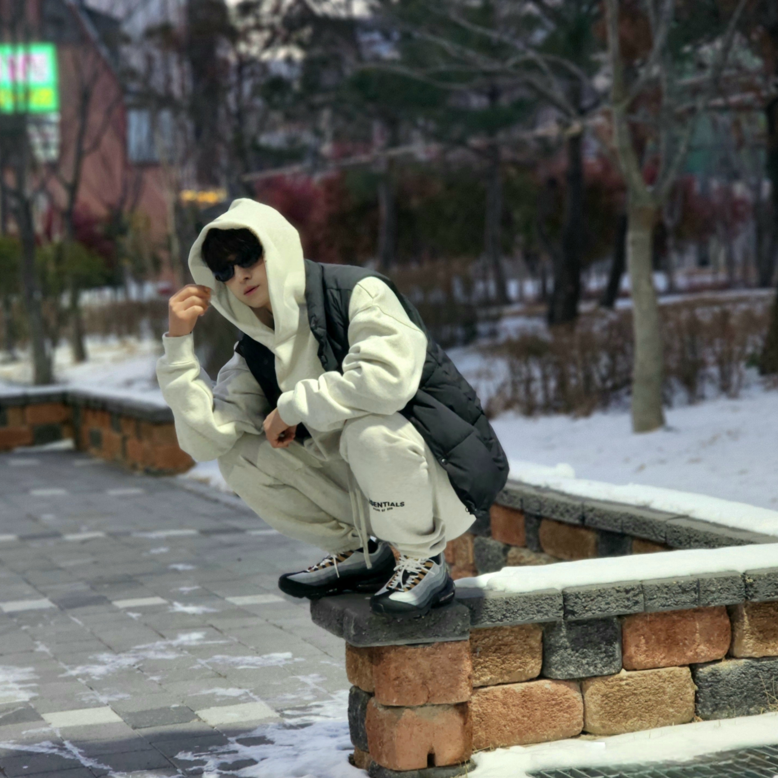 Essentials The Core Collection Hoodie Light Oatmeal, Essentials The Core Collection Sweatpants Light Oatmeal 착용 스타일 - 1