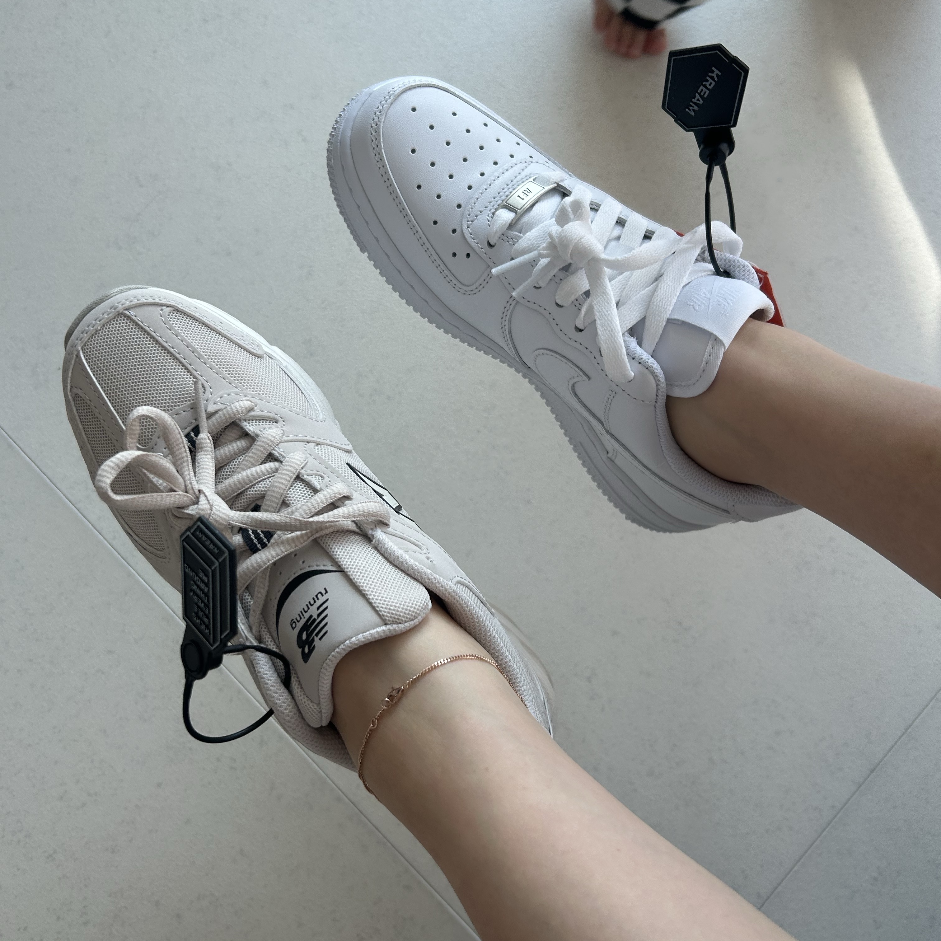 (W) Nike Air Force 1 '07 Low White, New Balance 530 Ivory 착용 스타일