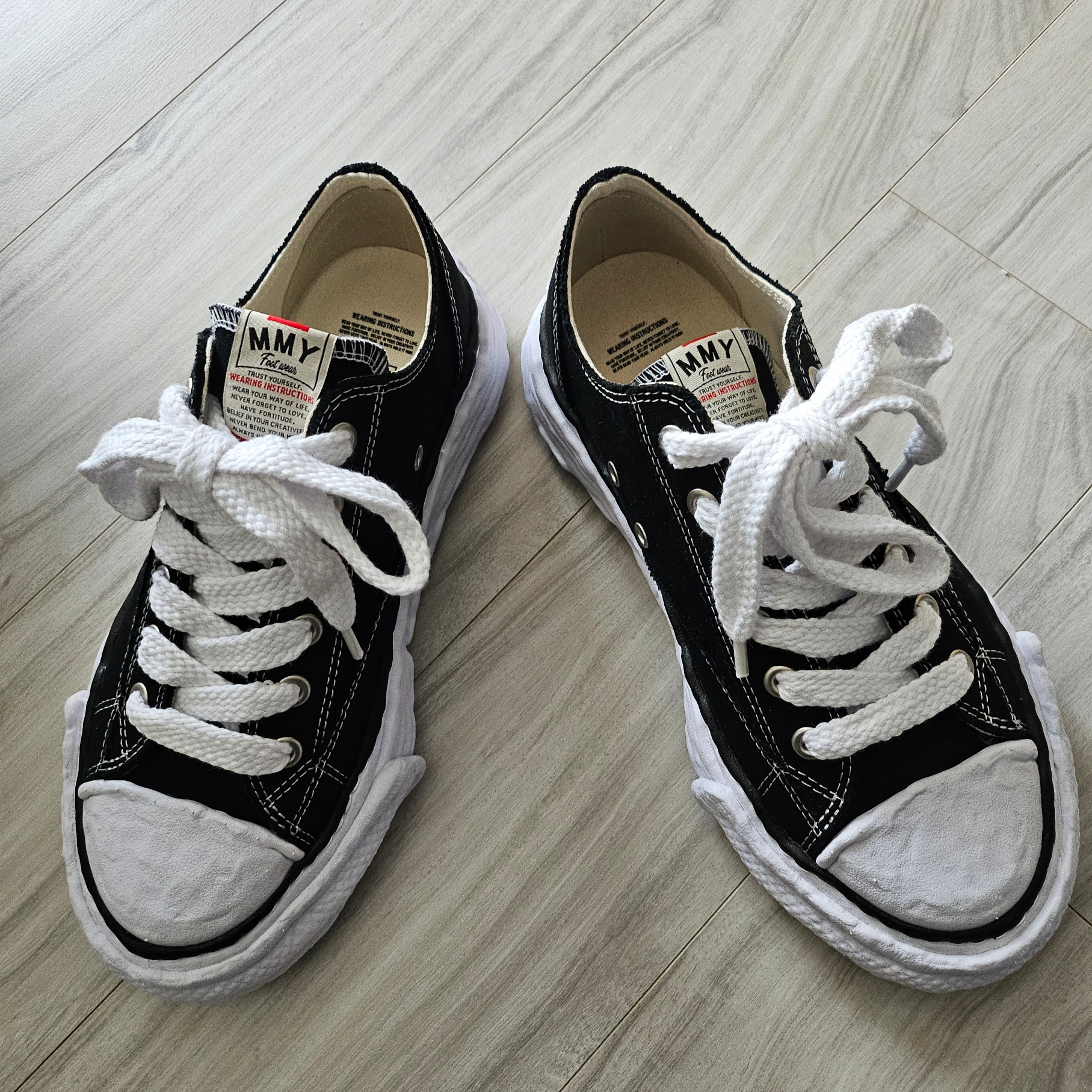 Maison Mihara Yasuhiro Peterson23 OG Sole Canvas Low-top Sneakers Black 착용 스타일 - 3