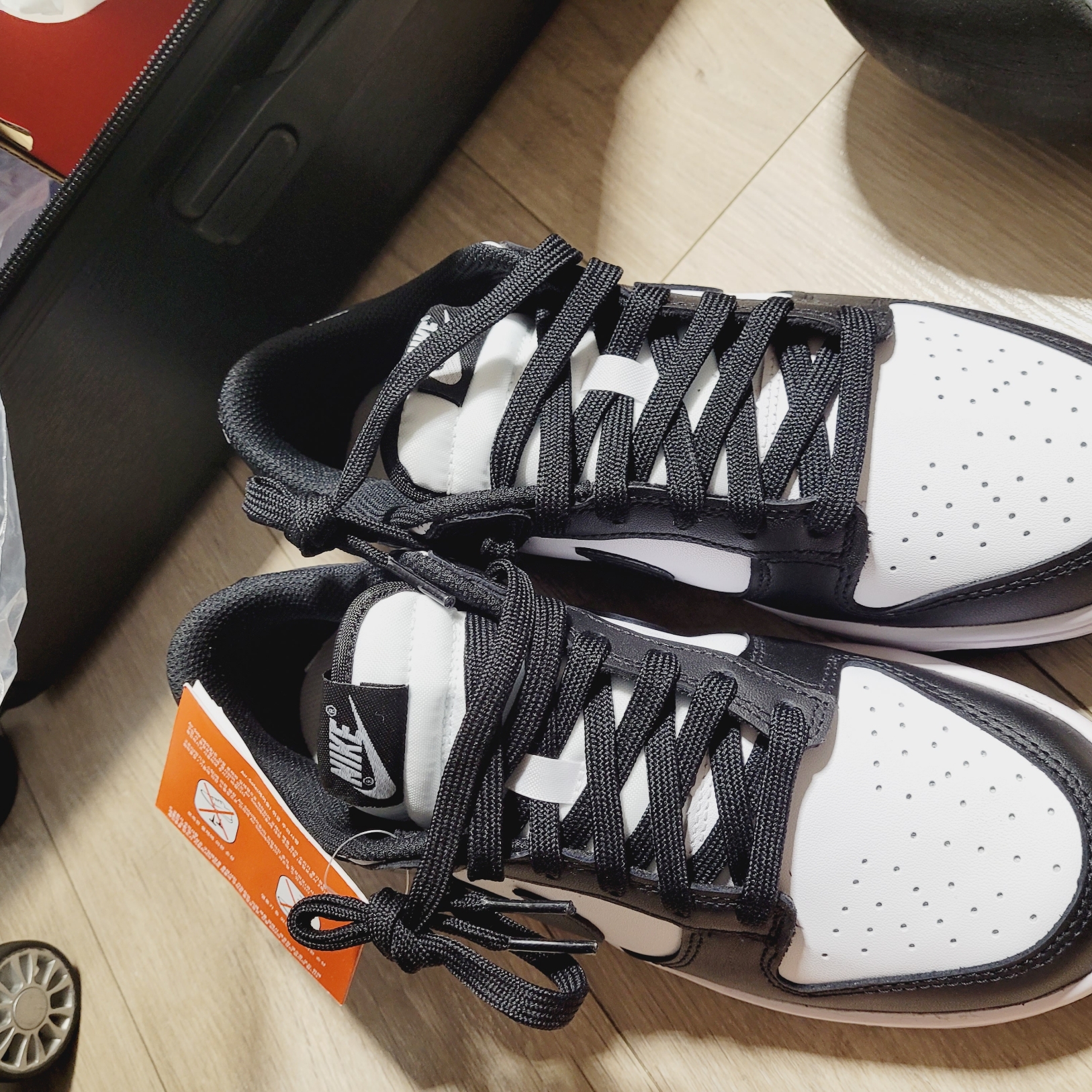 (W) Nike Dunk Low Black 착용 스타일 - 2