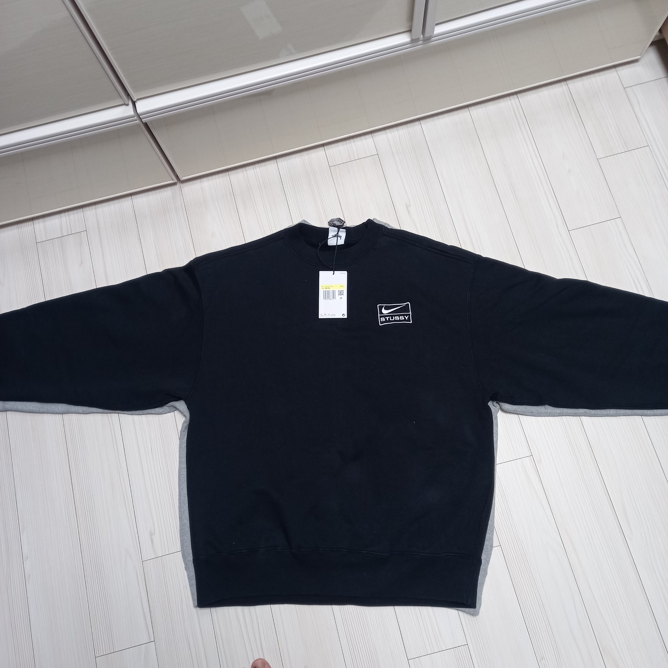 Nike x Stussy NRG Fleece Crewneck Dark Grey Heather (DO9337-063) 착용 스타일 - 2
