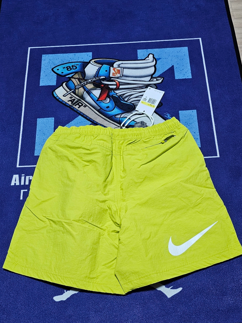 Nike x Stussy Shorts High Voltage (FJ9167-344) 착용 스타일 - 3