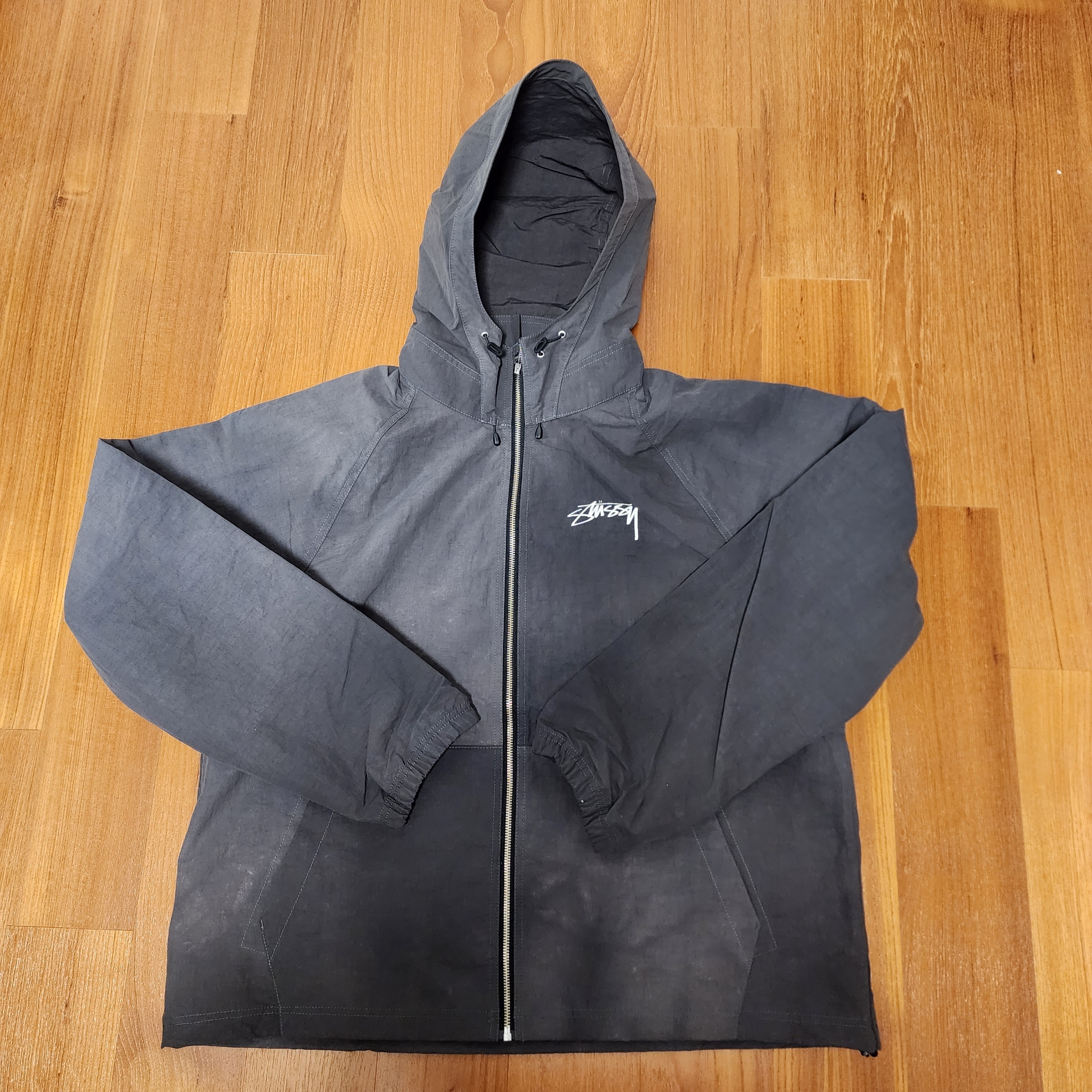 Stussy Wave Dye Beach Shell Jacket Black 착용 스타일 - 1