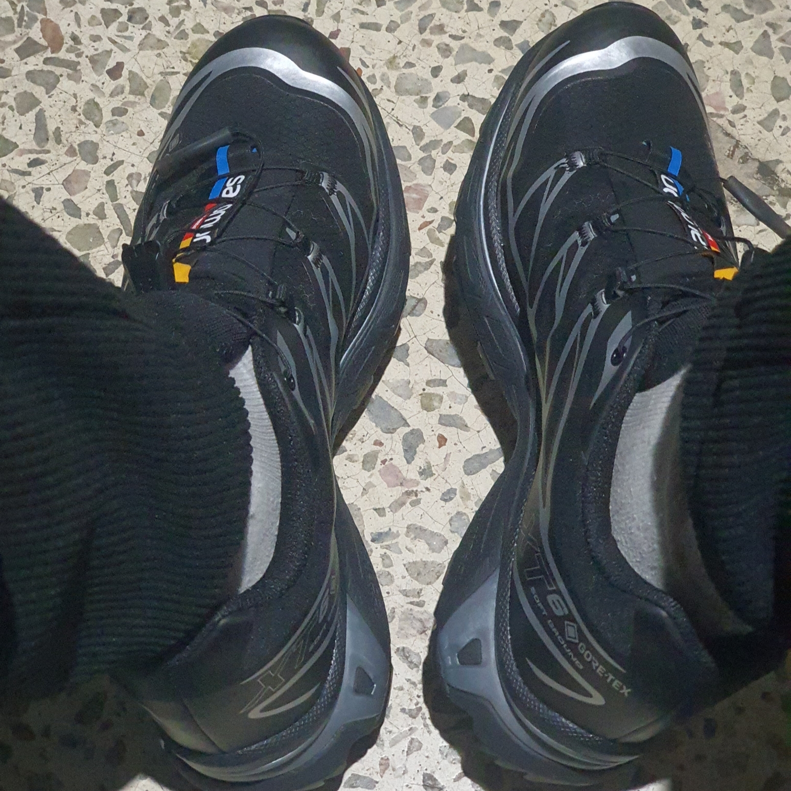 Salomon XT-6 GTX Black Silver 착용 스타일