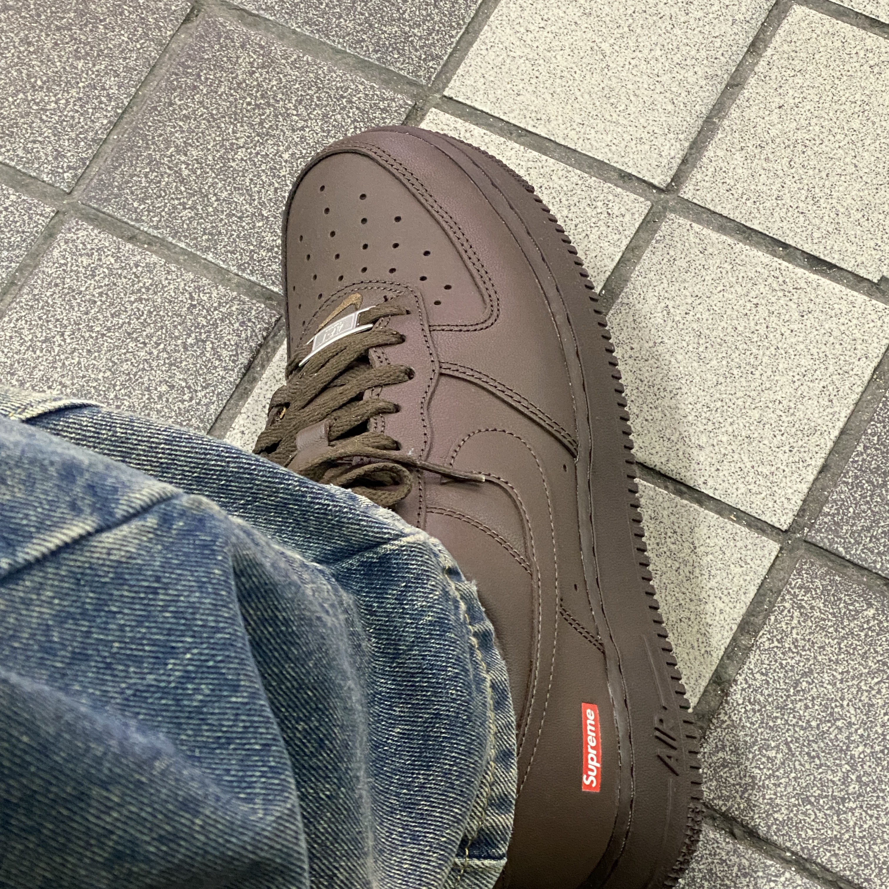 Nike x Supreme Air Force 1 Low Baroque Brown 착용 스타일