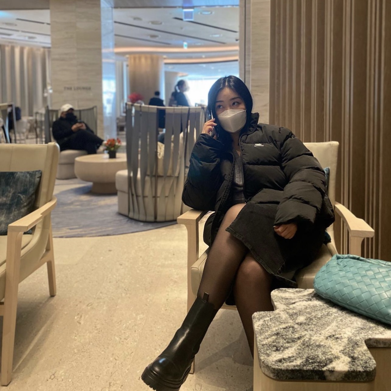 Balenciaga BB Monogram Puffer Black, Bottega Veneta Small Jodie Black 착용 스타일 - 1