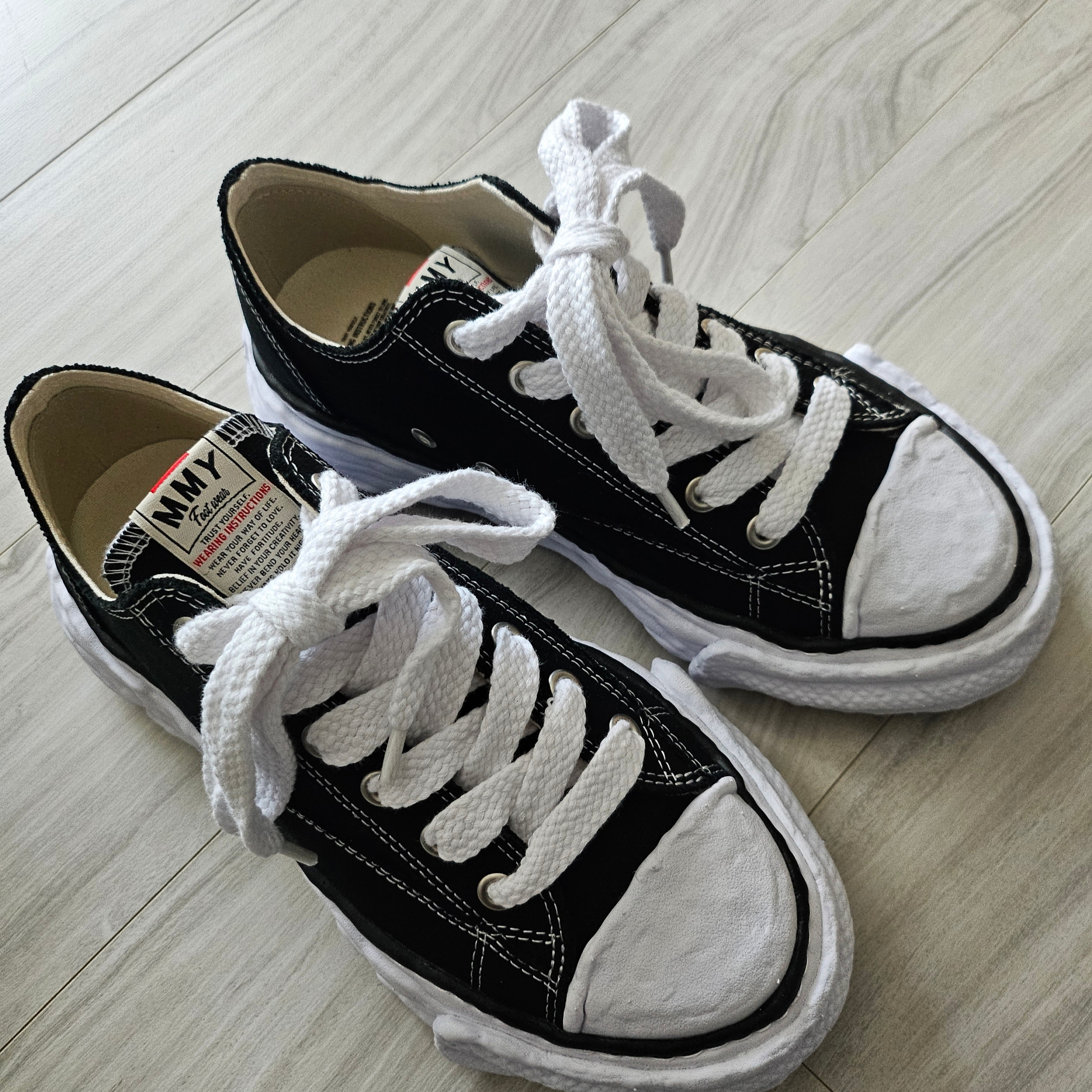 Maison Mihara Yasuhiro Peterson23 OG Sole Canvas Low-top Sneakers Black 착용 스타일 - 1