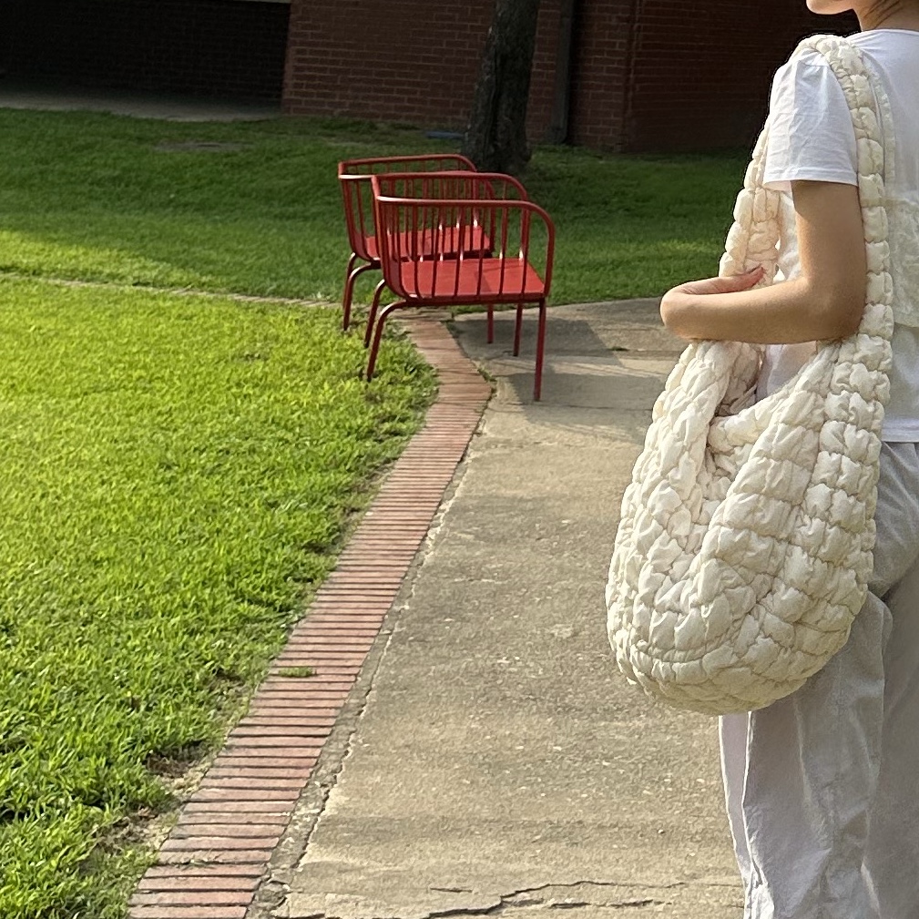 COS Quilted Oversized Shoulder Bag Off White Light Beige 착용 스타일
