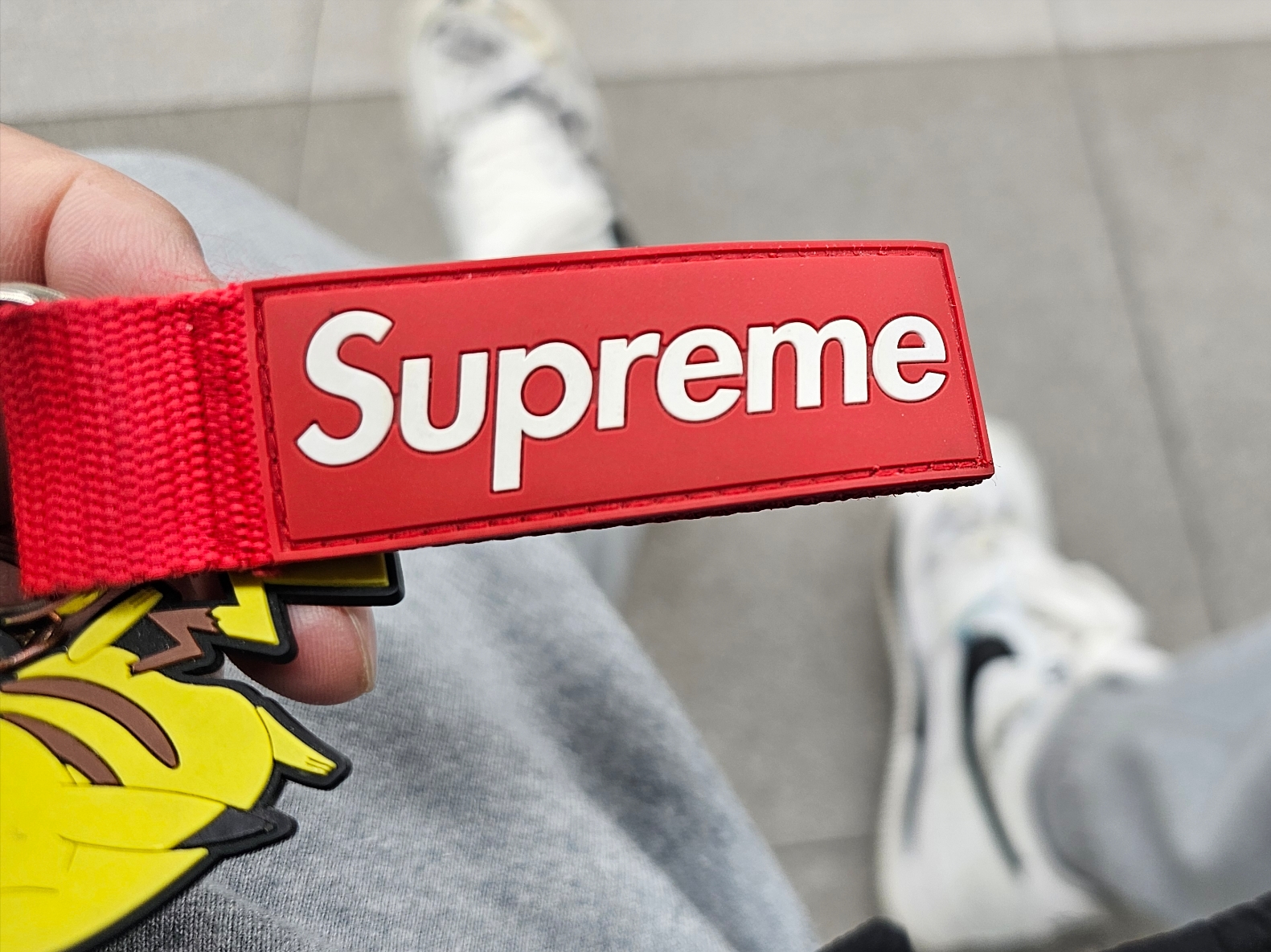 Supreme Webbing Keychain Red - 23SS, Nike x Peaceminusone Air Force 1 Low Para-Noise 2.0 착용 스타일