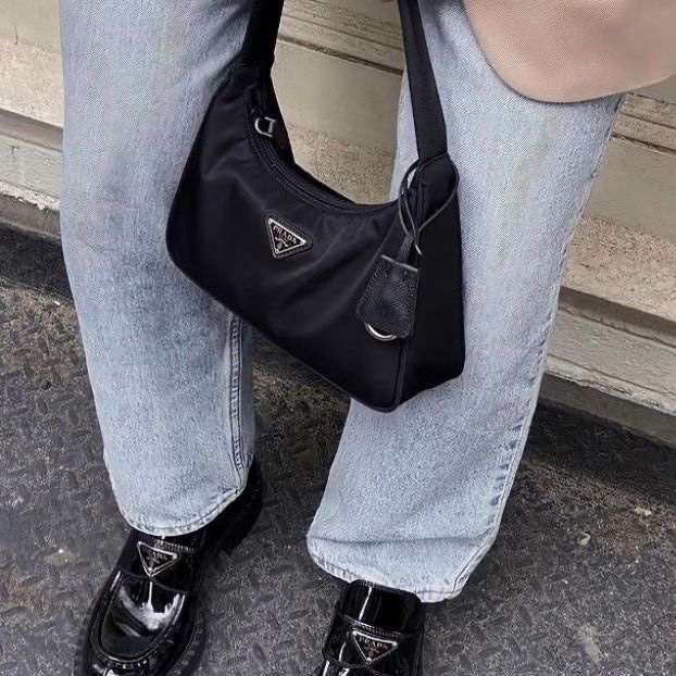 Prada Re-Edition 2005 Re-Nylon Mini Hobo Bag Black, Prada Chocolate Brushed Leather Loafers Black 착용 스타일 - 5