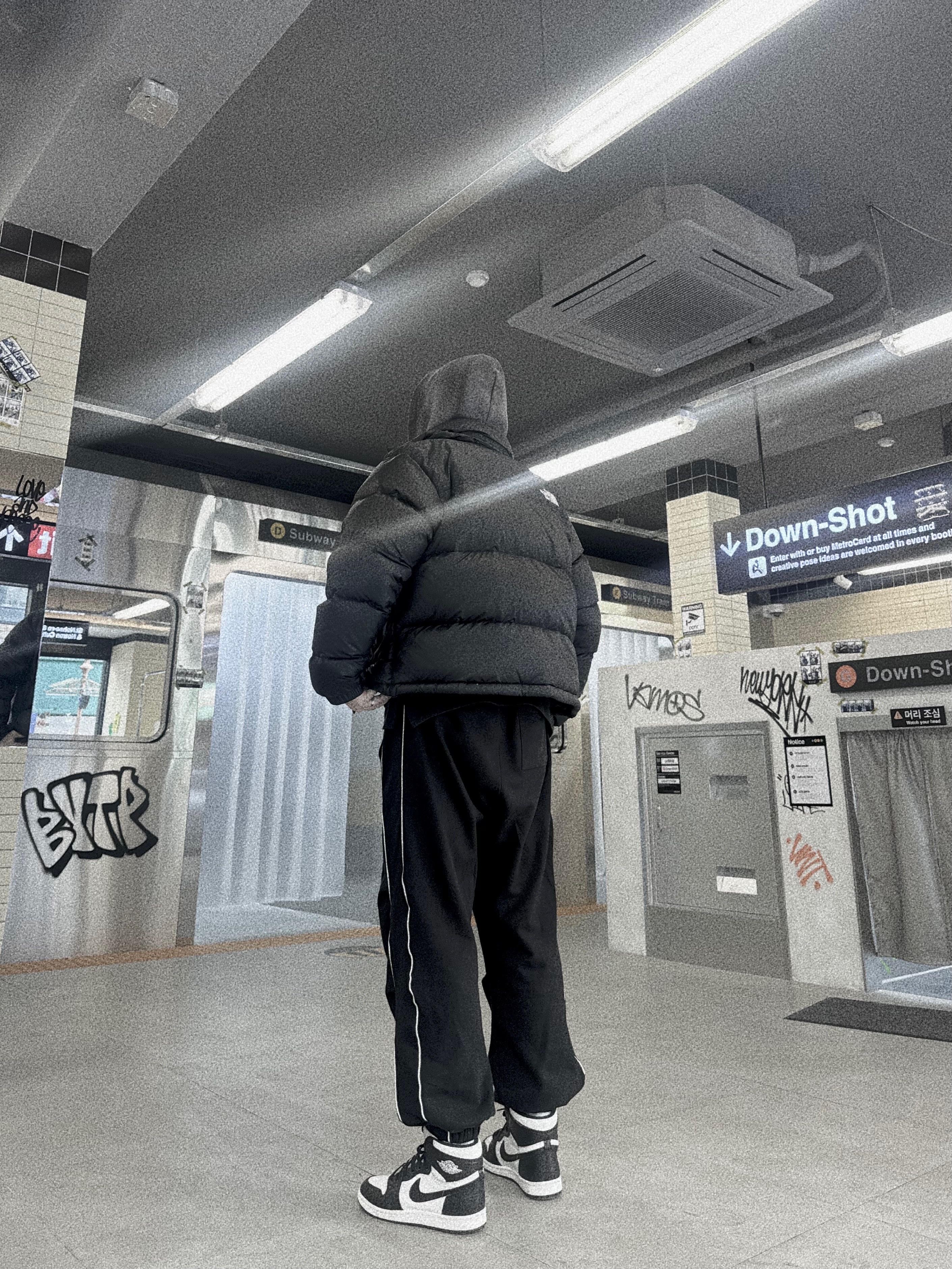 Jordan 1 High 85 Black White, The North Face 1996 Eco Nuptse Jacket Black 착용 스타일