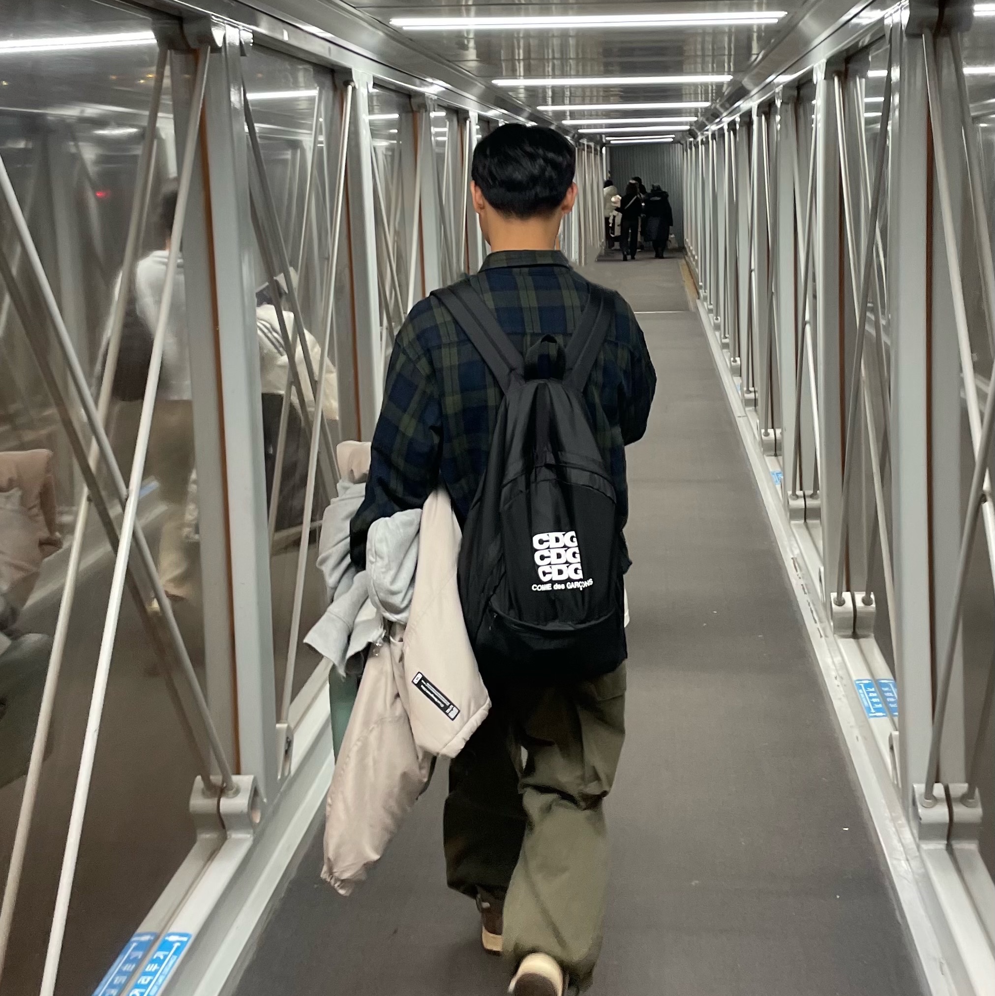 CDG Backpack Black, Nike Air Force 1 Mid '07 QS Chocolate 착용 스타일