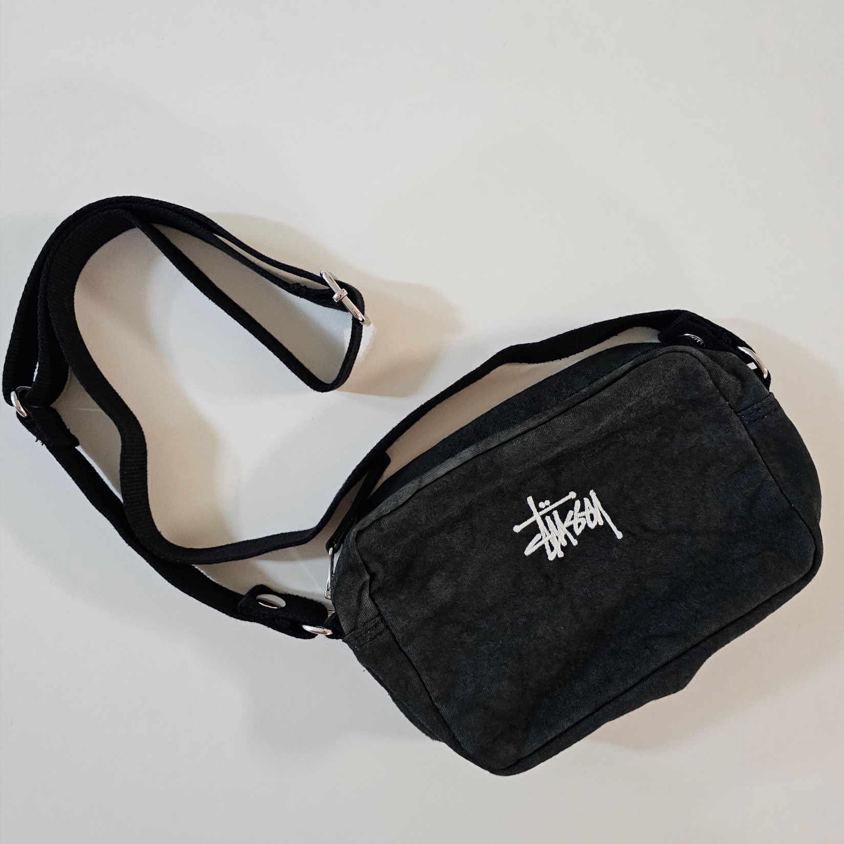 Stussy Canvas Side Pouch Washed Black 착용 스타일