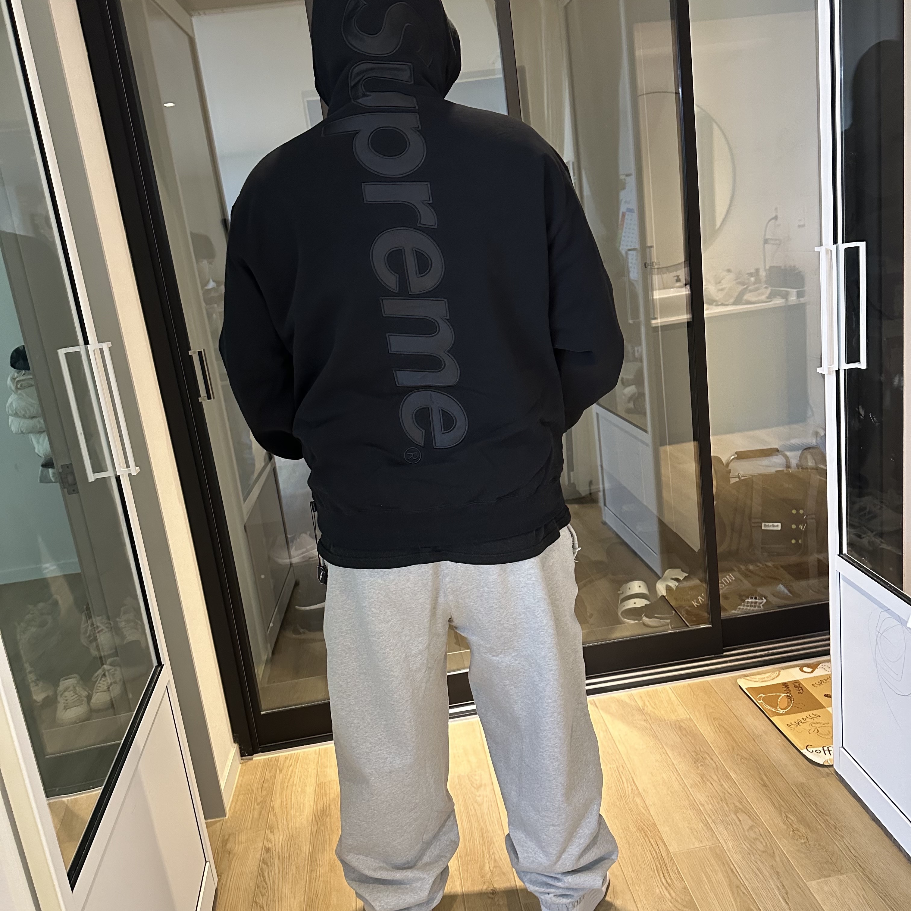 Supreme Satin Applique Hooded Sweatshirt Black - 23FW, Nike x Stussy Fleece Pants Grey Heather (FN5231-050) 착용 스타일