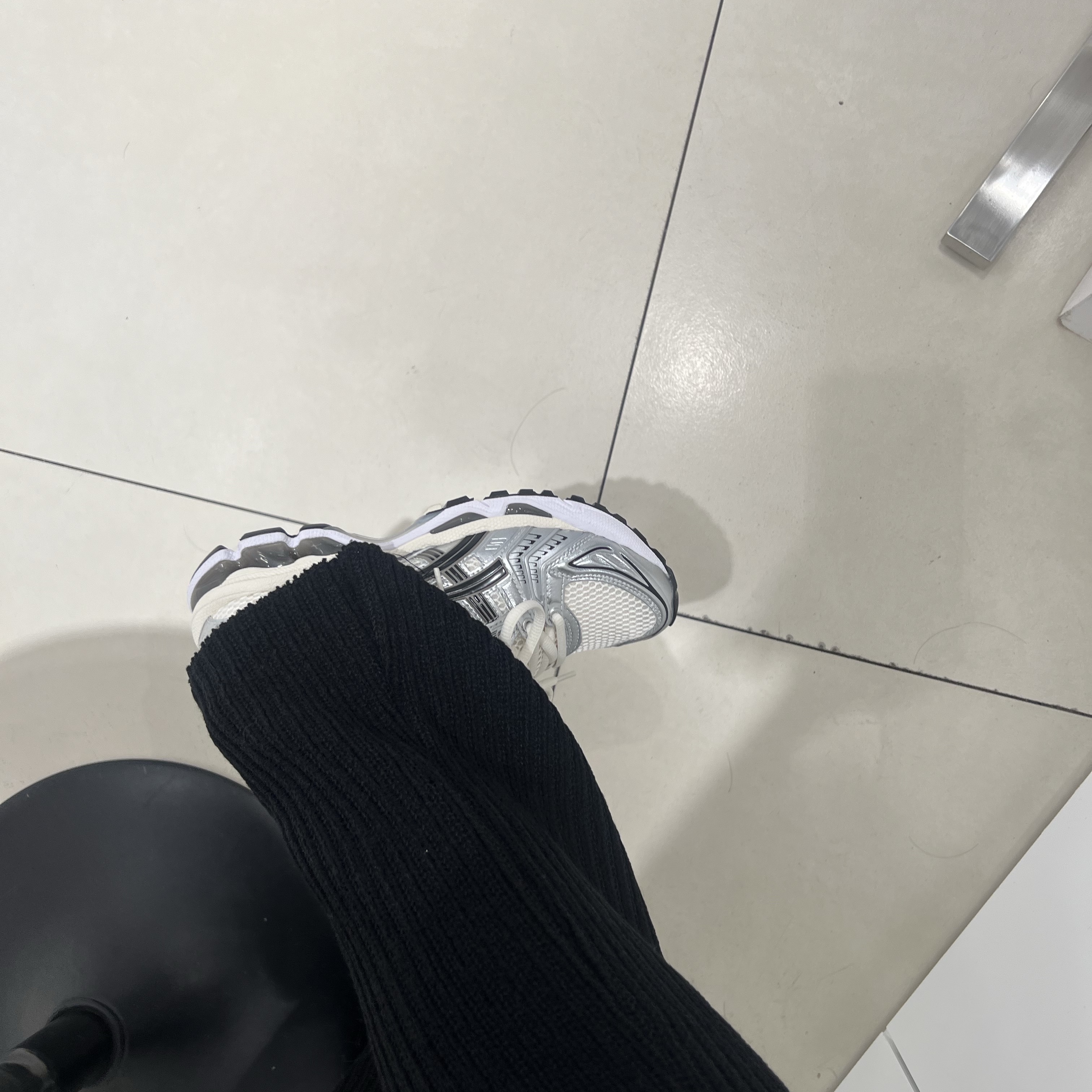 Asics Gel-Kayano 14 Cream Black 착용 스타일