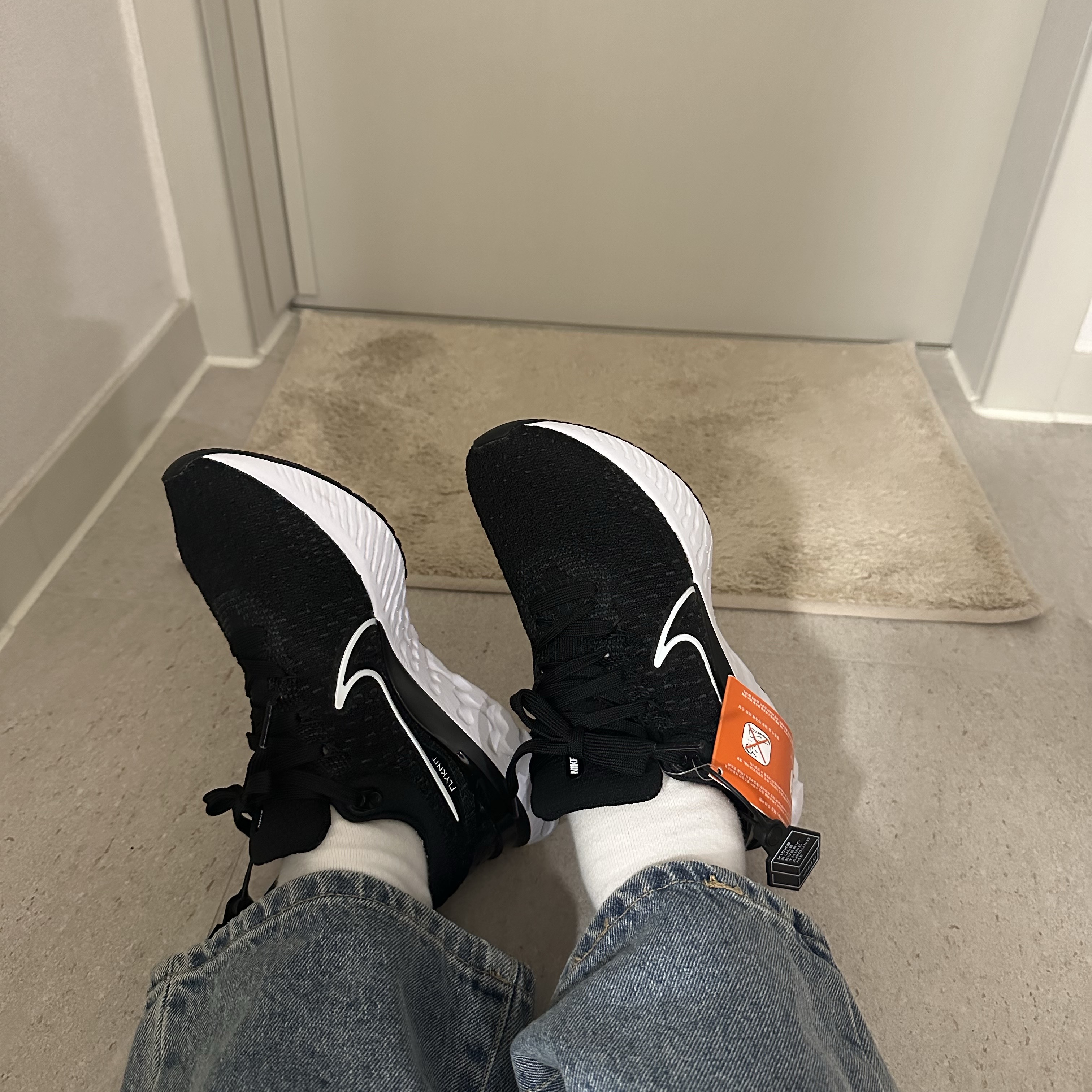 (W) Nike React Infinity Run Flyknit 3 Black White 착용 스타일