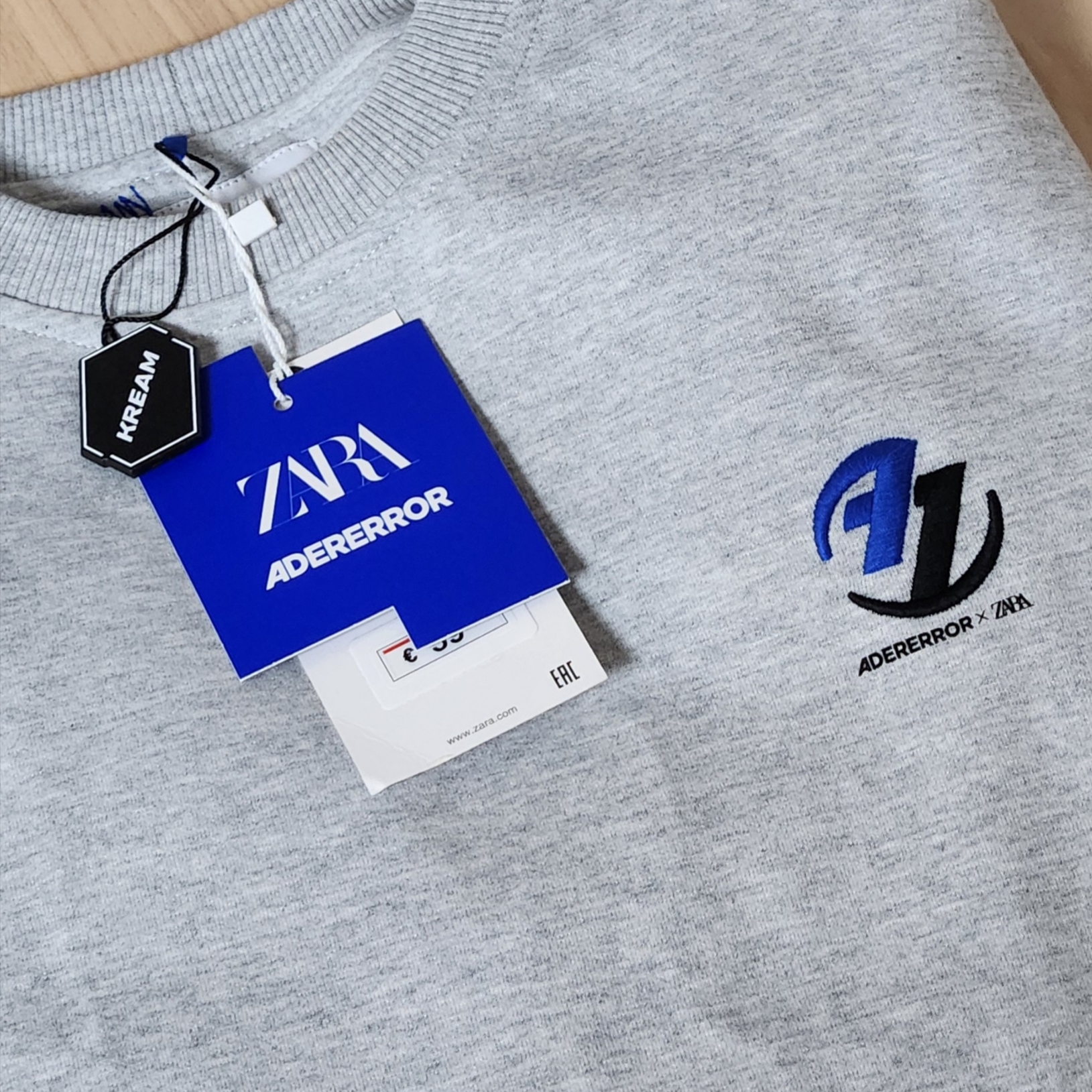 Zara x Ader Error Oversize Sweatshirt Grey 착용 스타일