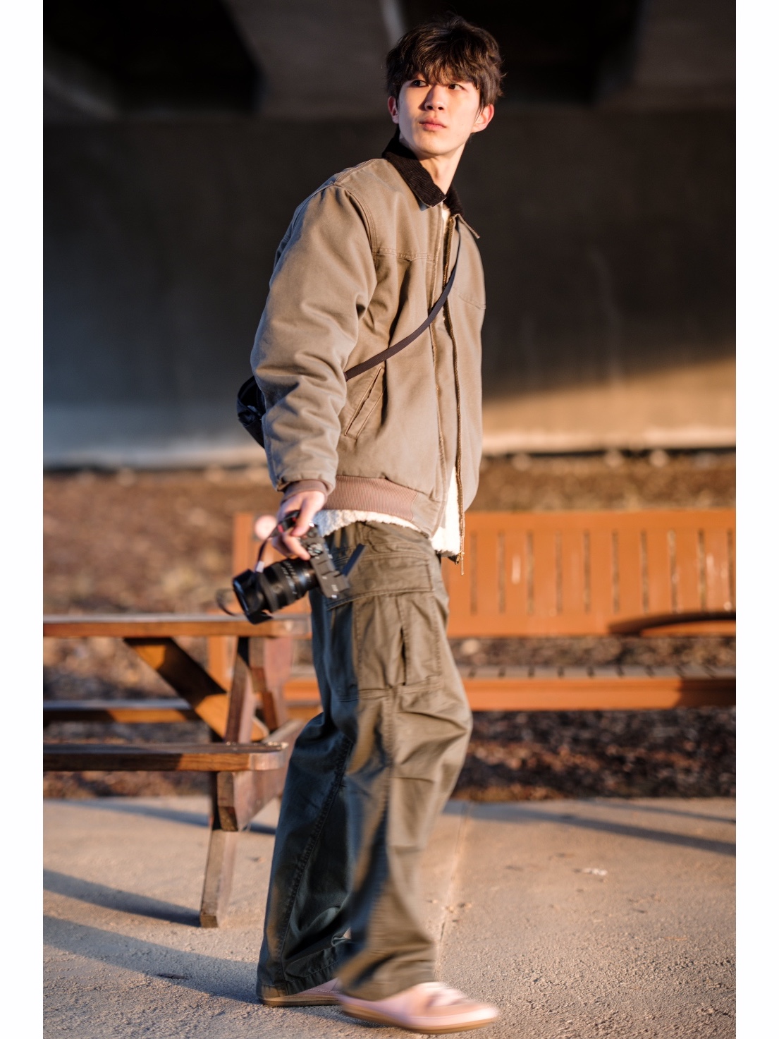 Carhartt WIP OG Santa Fe Jacket Barista Aged Canvas - Winter, Arc'teryx Heliad 6 Crossbody Bag Black 착용 스타일 - 2