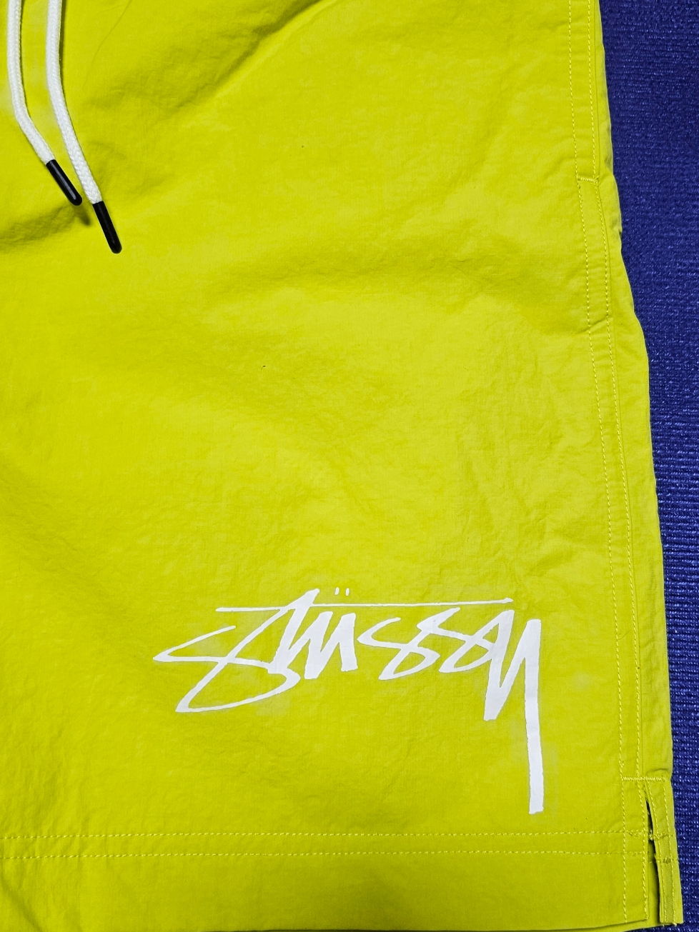Nike x Stussy Shorts High Voltage (FJ9167-344) 착용 스타일 - 2