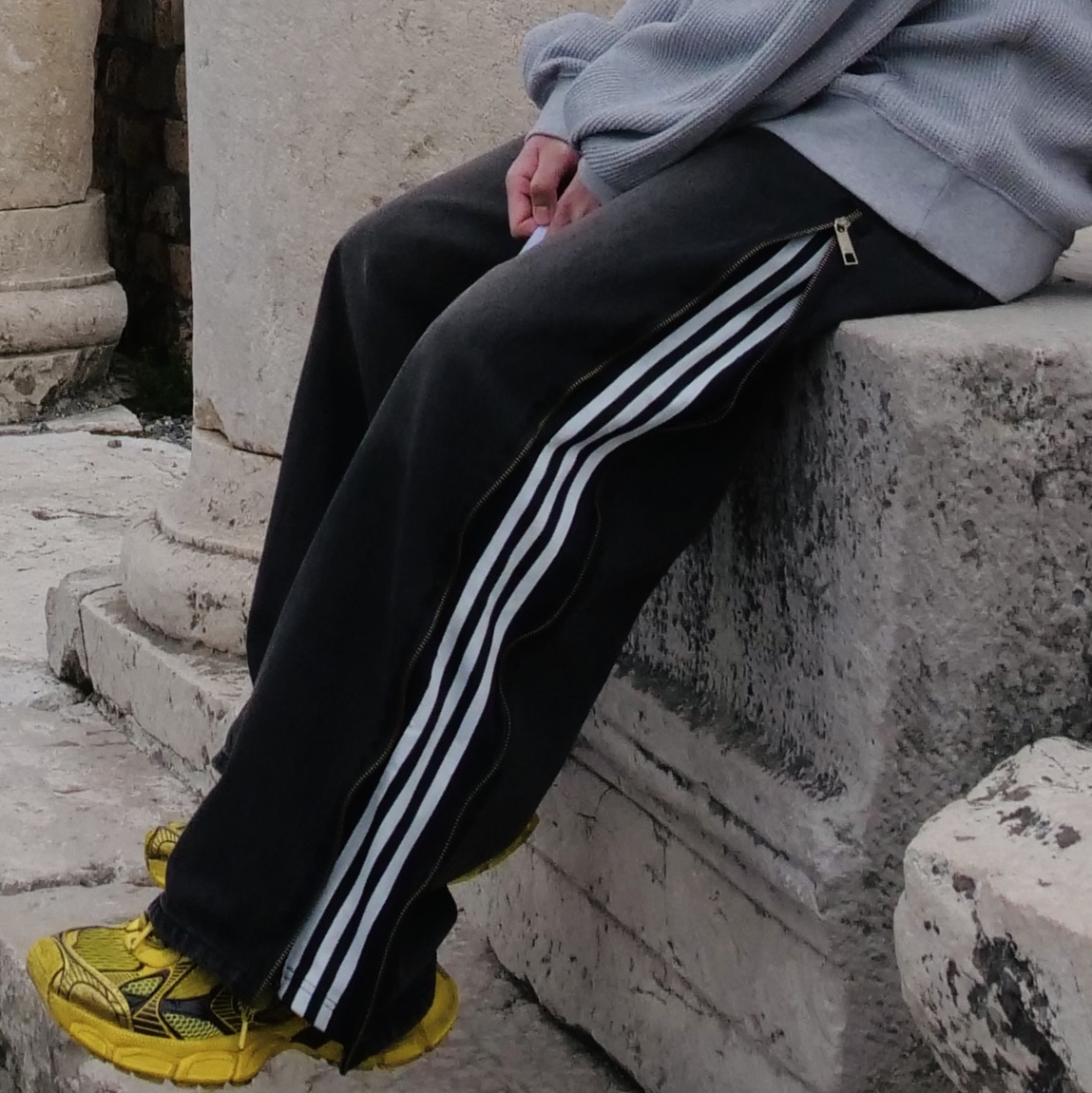 Balenciaga 3XL Sneakers Yellow Black 착용 스타일 - 3