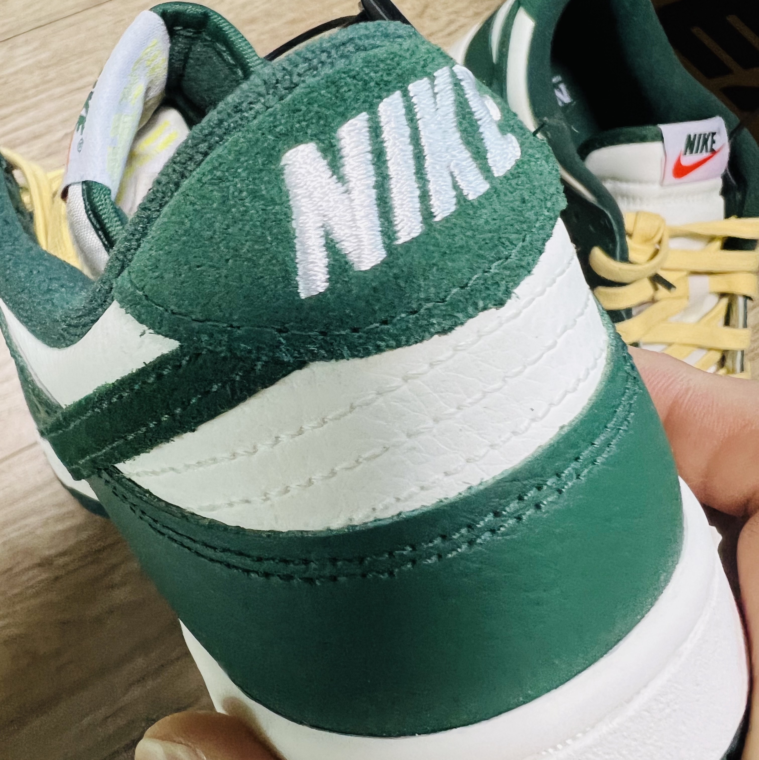 (W) Nike Dunk Low SE Opti Noble Green 착용 스타일 - 5