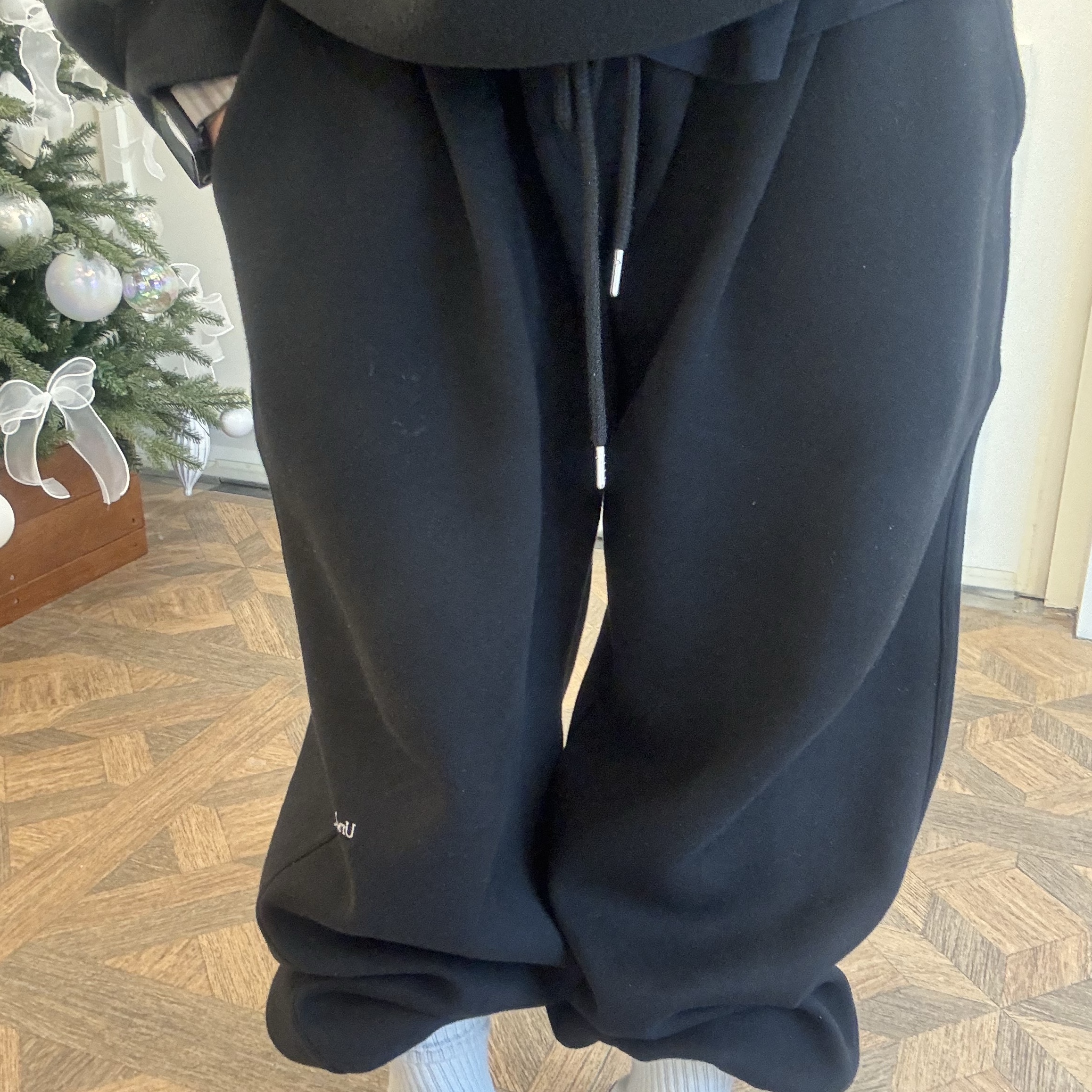 Undermycar Mu.03 Anti Fxxking Logo Play Oversized Sweat Jogger Black, Vans Knu-Skool Black True White 착용 스타일