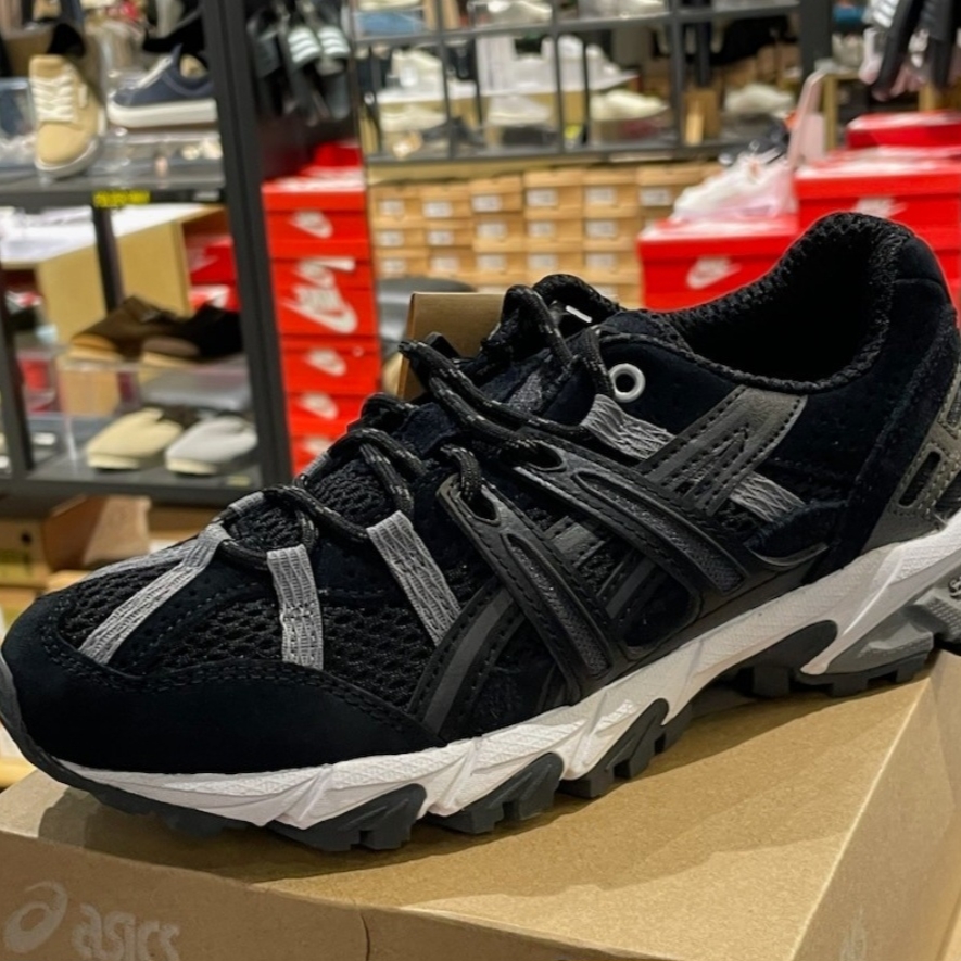 Asics Gel-Sonoma 15-50 Black Clay Grey 착용 스타일