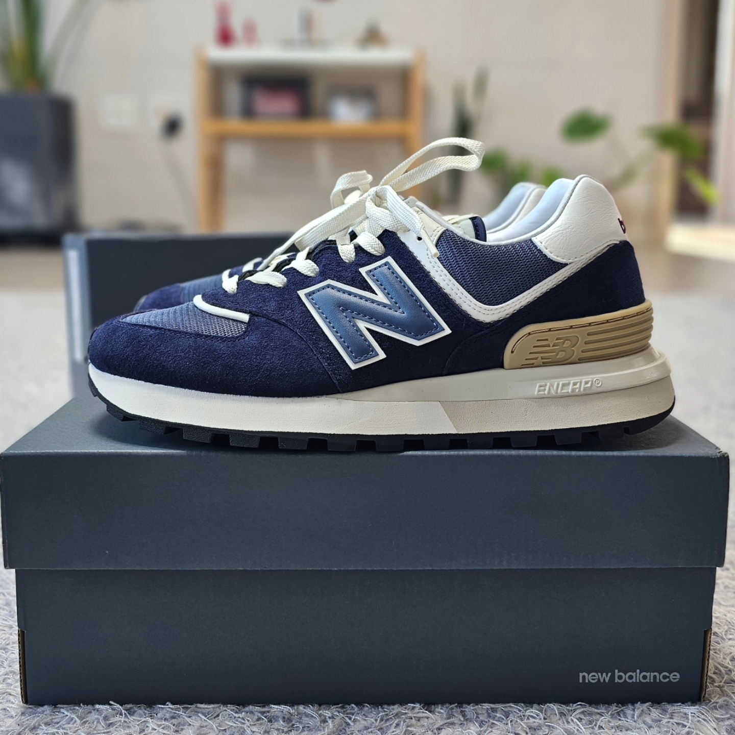 New Balance 574 Legacy Navy 착용 스타일 - 2
