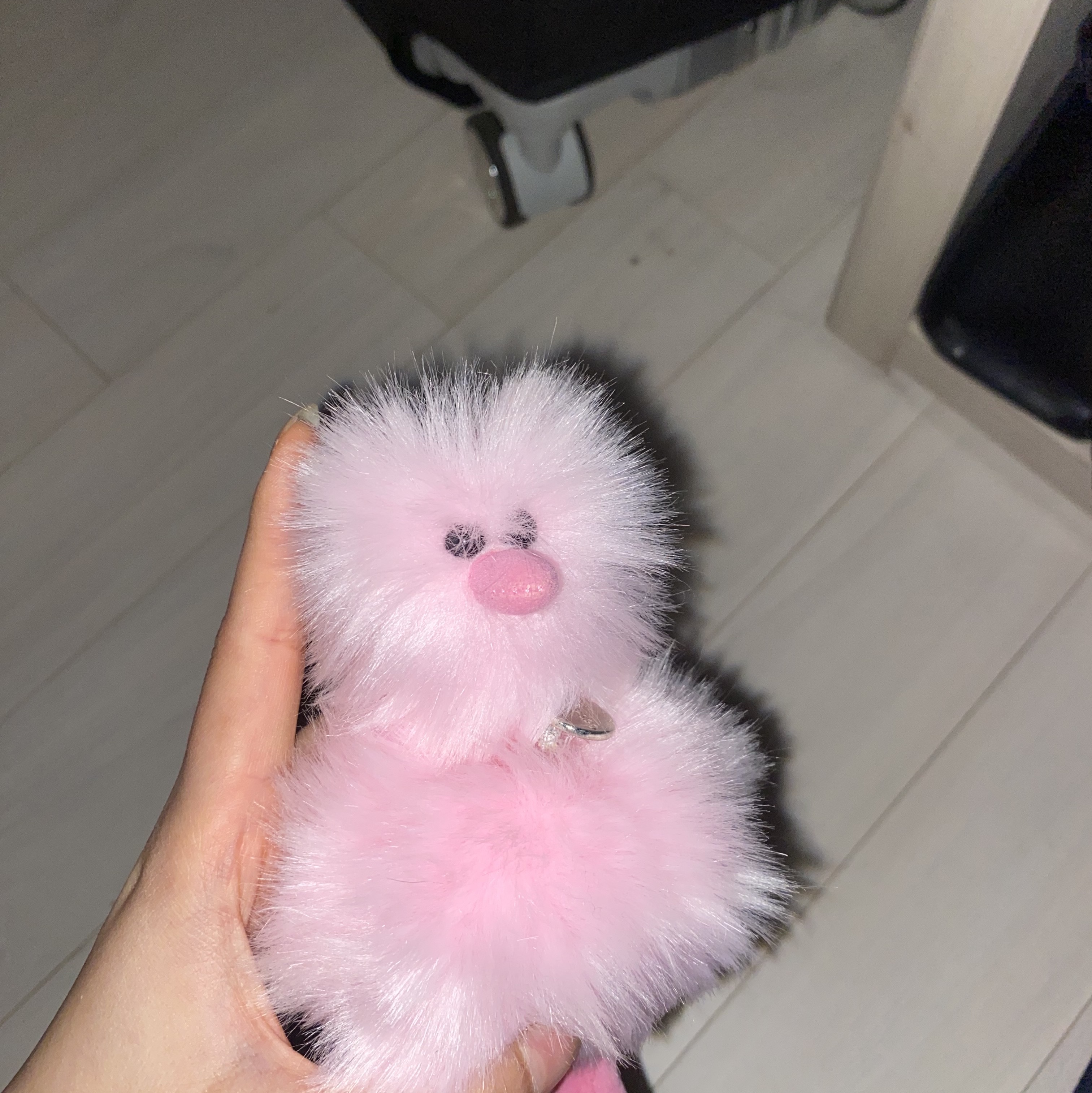 Cosymosy Ugly Bird Keyring Pink 착용 스타일