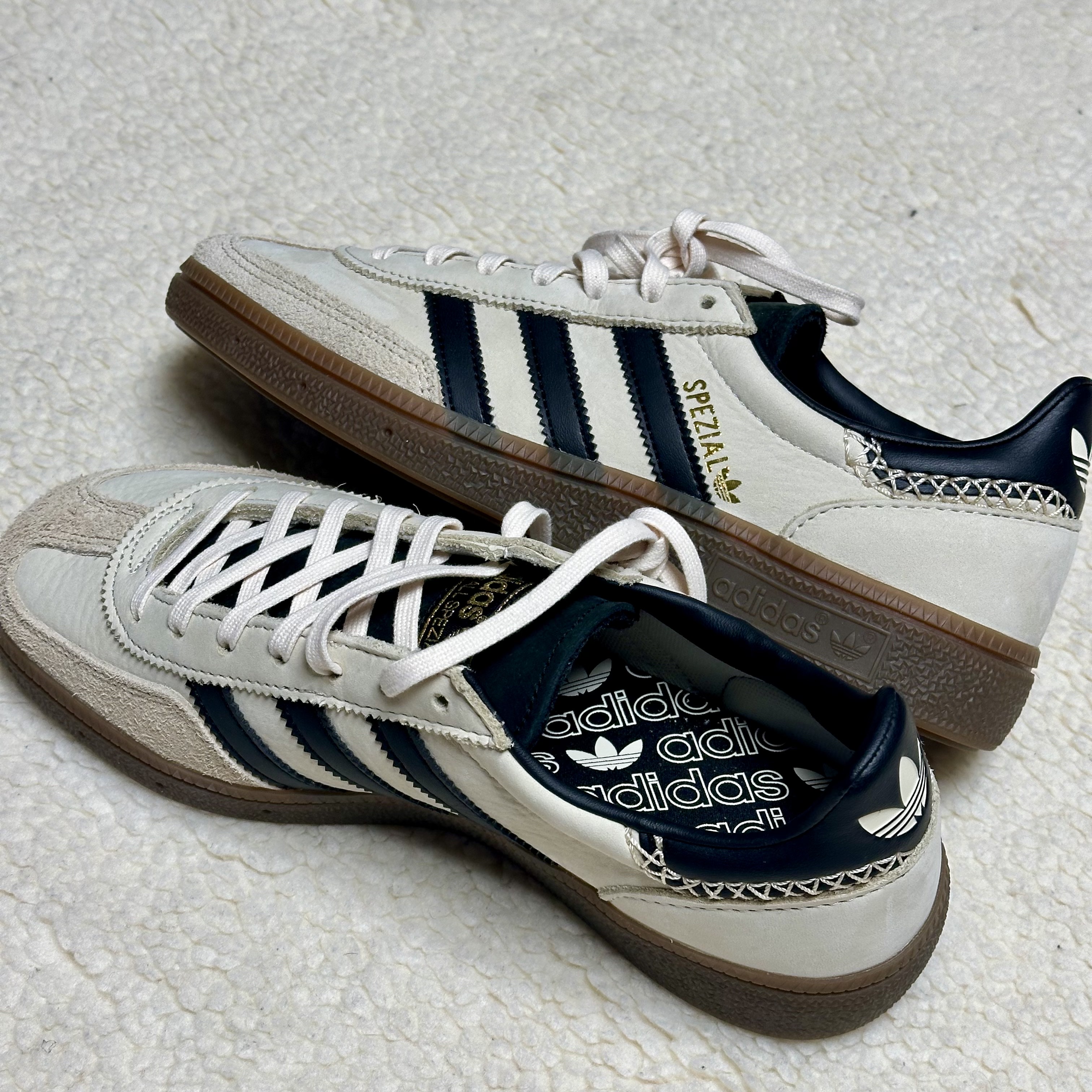 (W) Adidas Spezial Handball Wonder White Core Black 착용 스타일