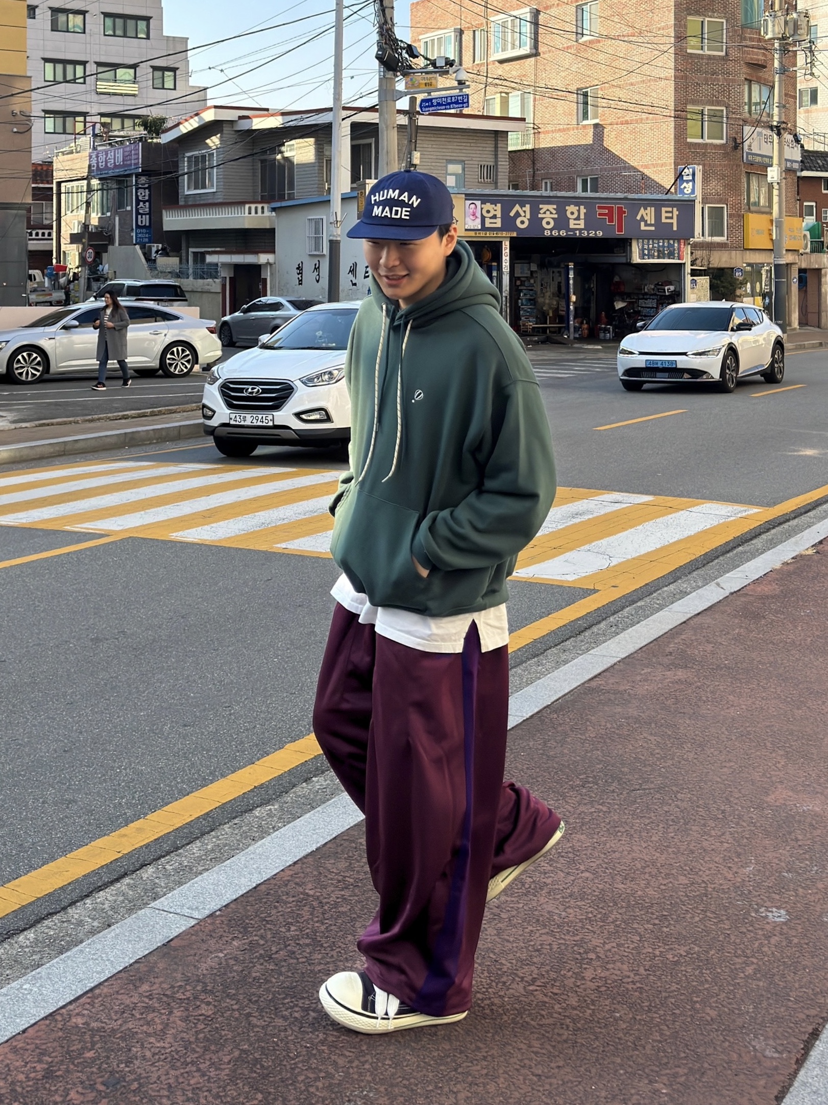 Needles H.D. Track Pants Poly Smooth Wine, Human Made Baseball Cap Navy 착용 스타일 - 2
