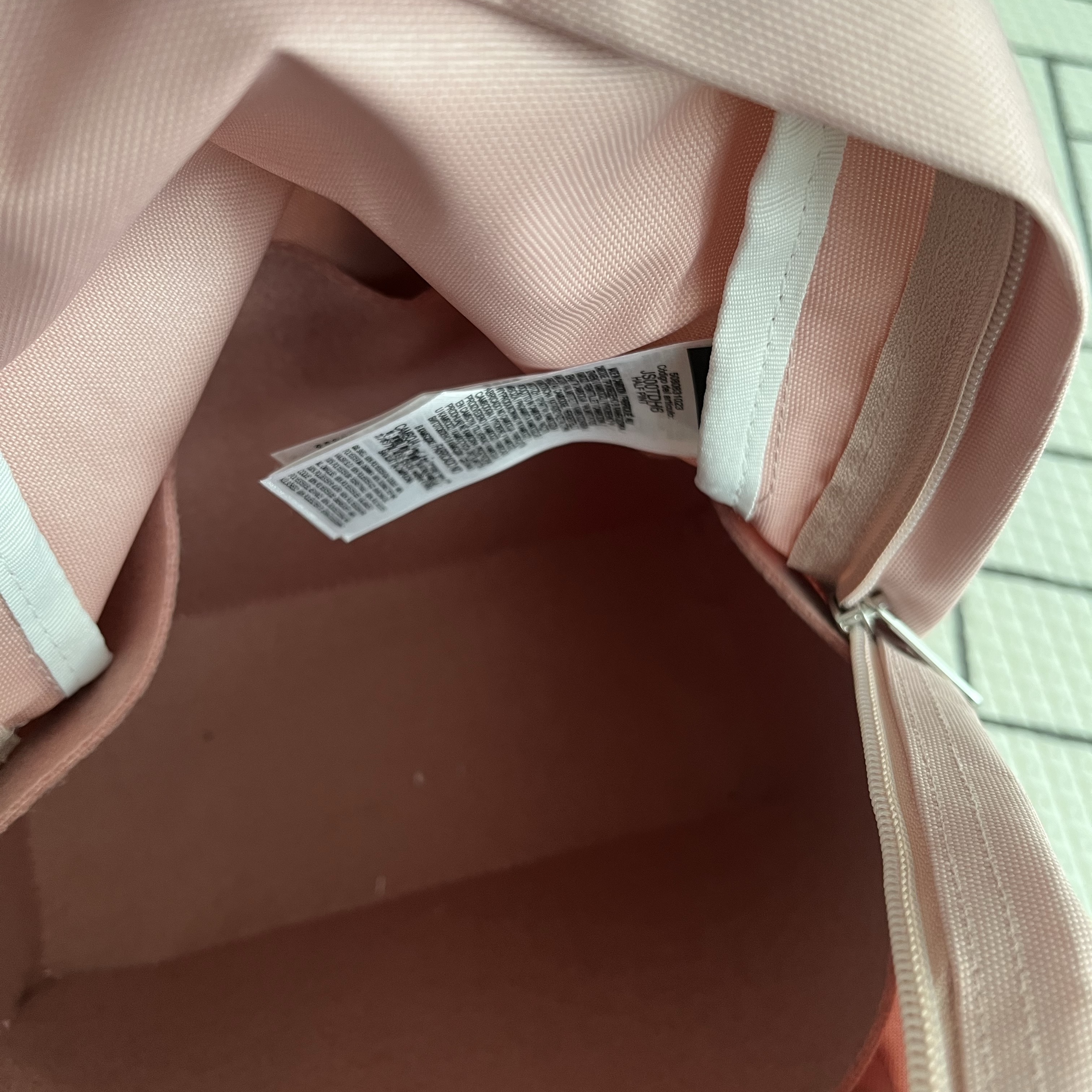 Jansport Half Pint Mini Backpack Misty Rose, Monamhee Love Flexy Keyring Blue 착용 스타일 - 3