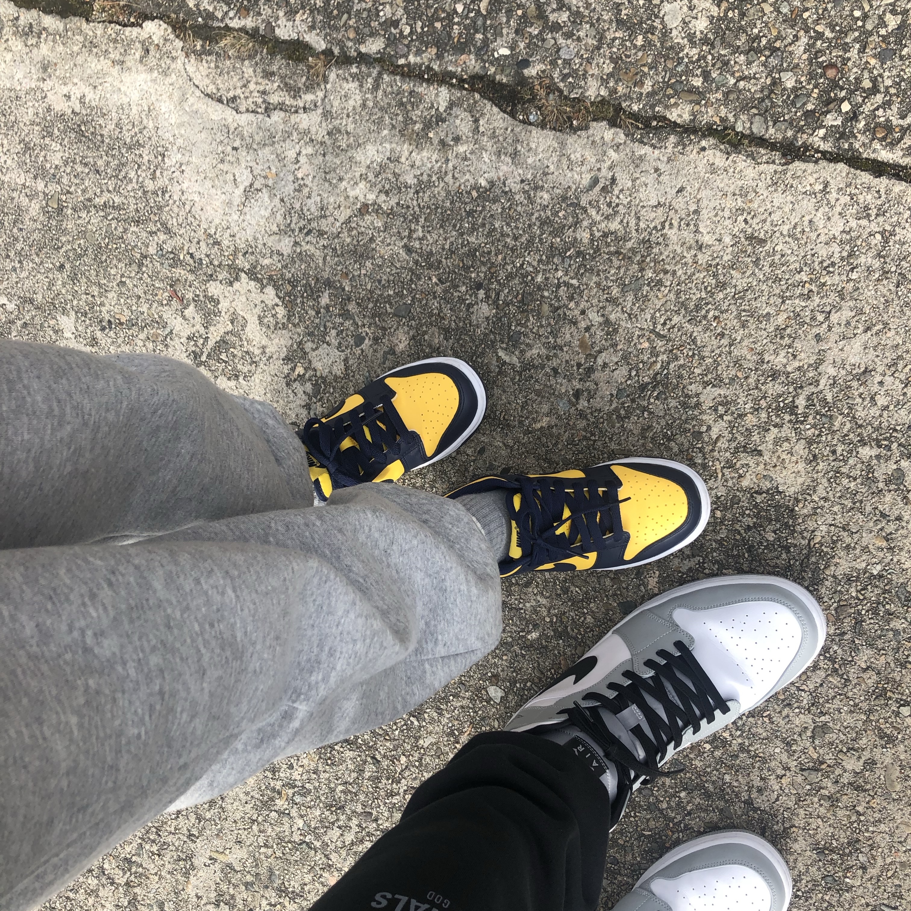 Jordan 1 Mid Light Smoke Grey 착용 스타일