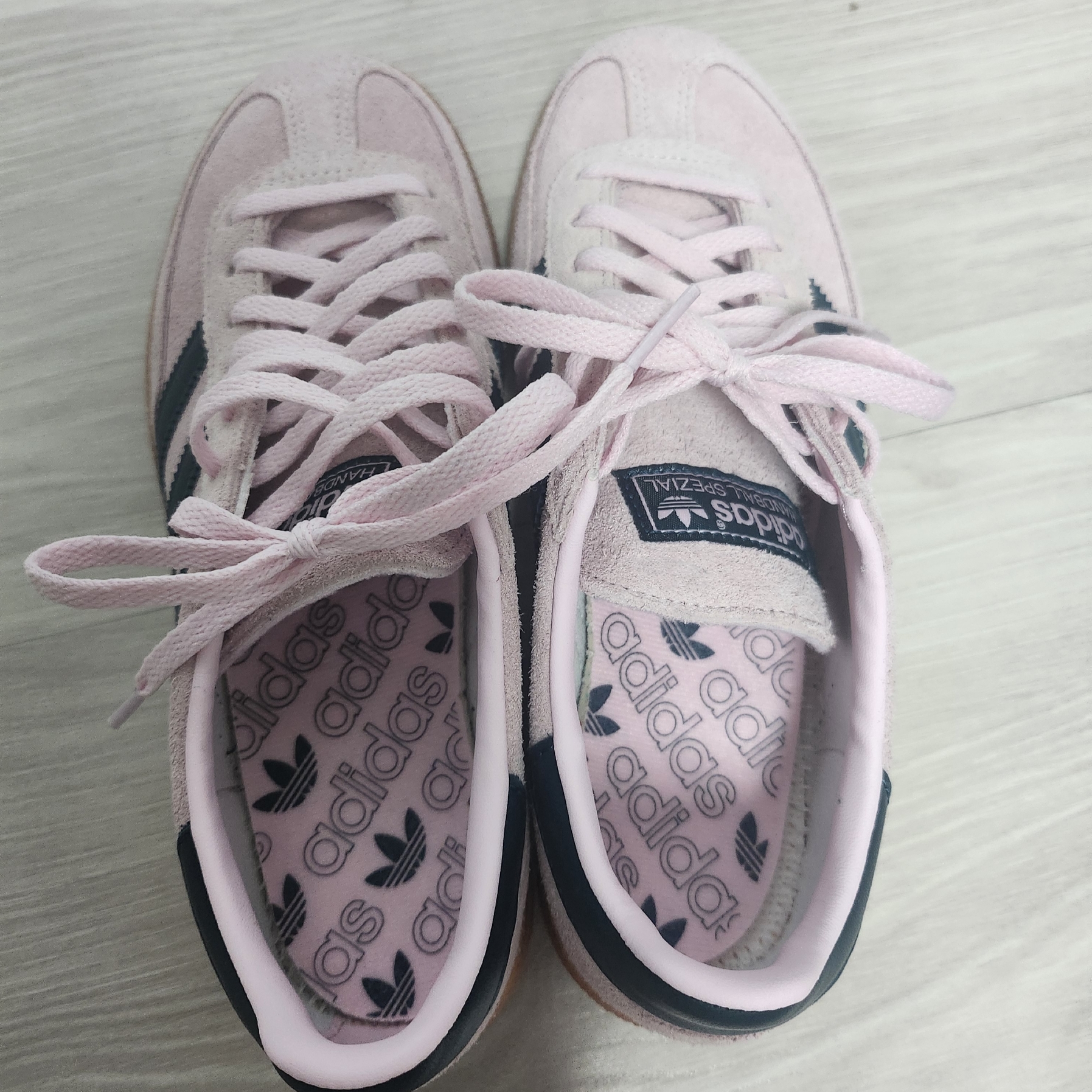 (W) Adidas Spezial Handball Clear Pink 착용 스타일 - 1