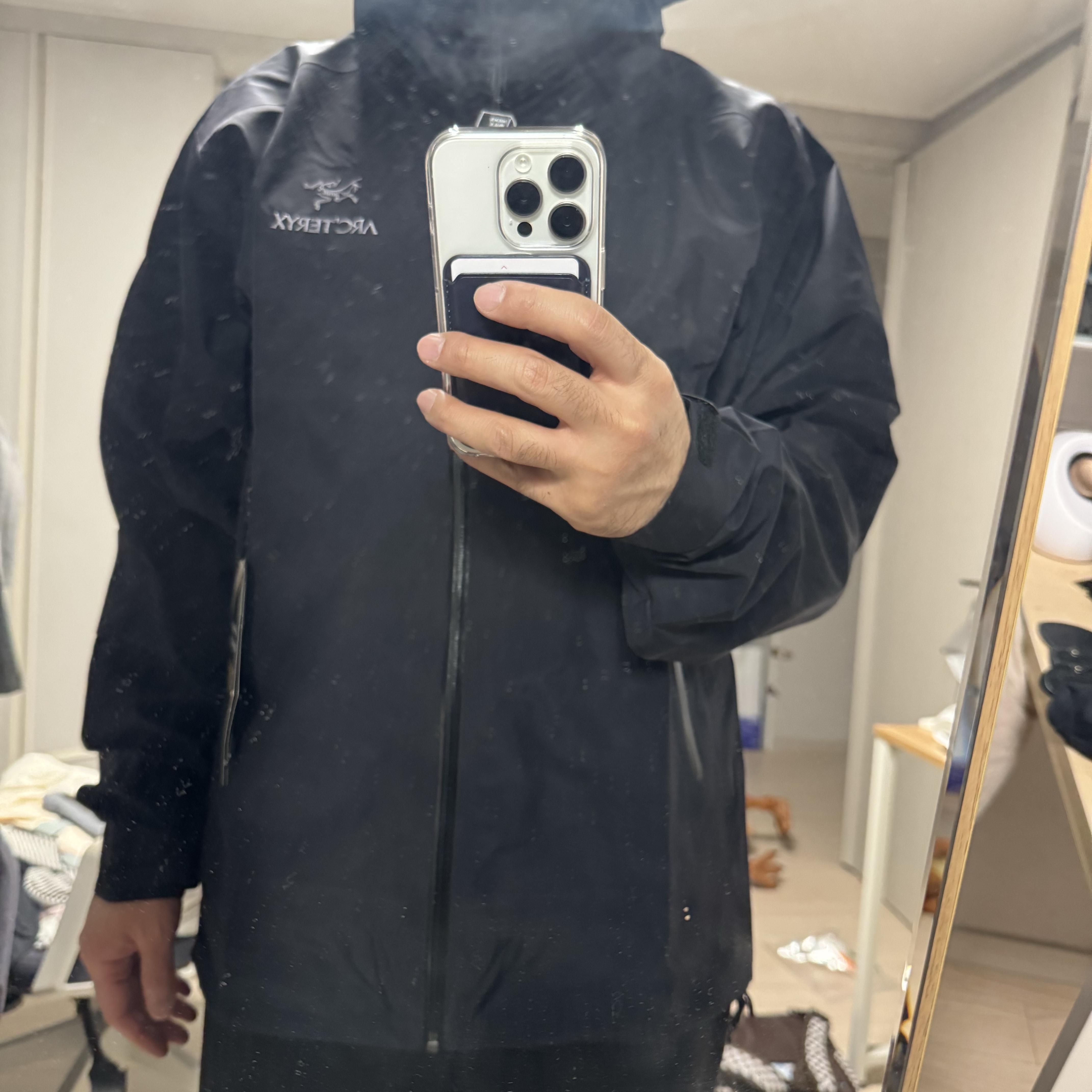 Arc'teryx Beta LT Jacket Black 착용 스타일 - 2